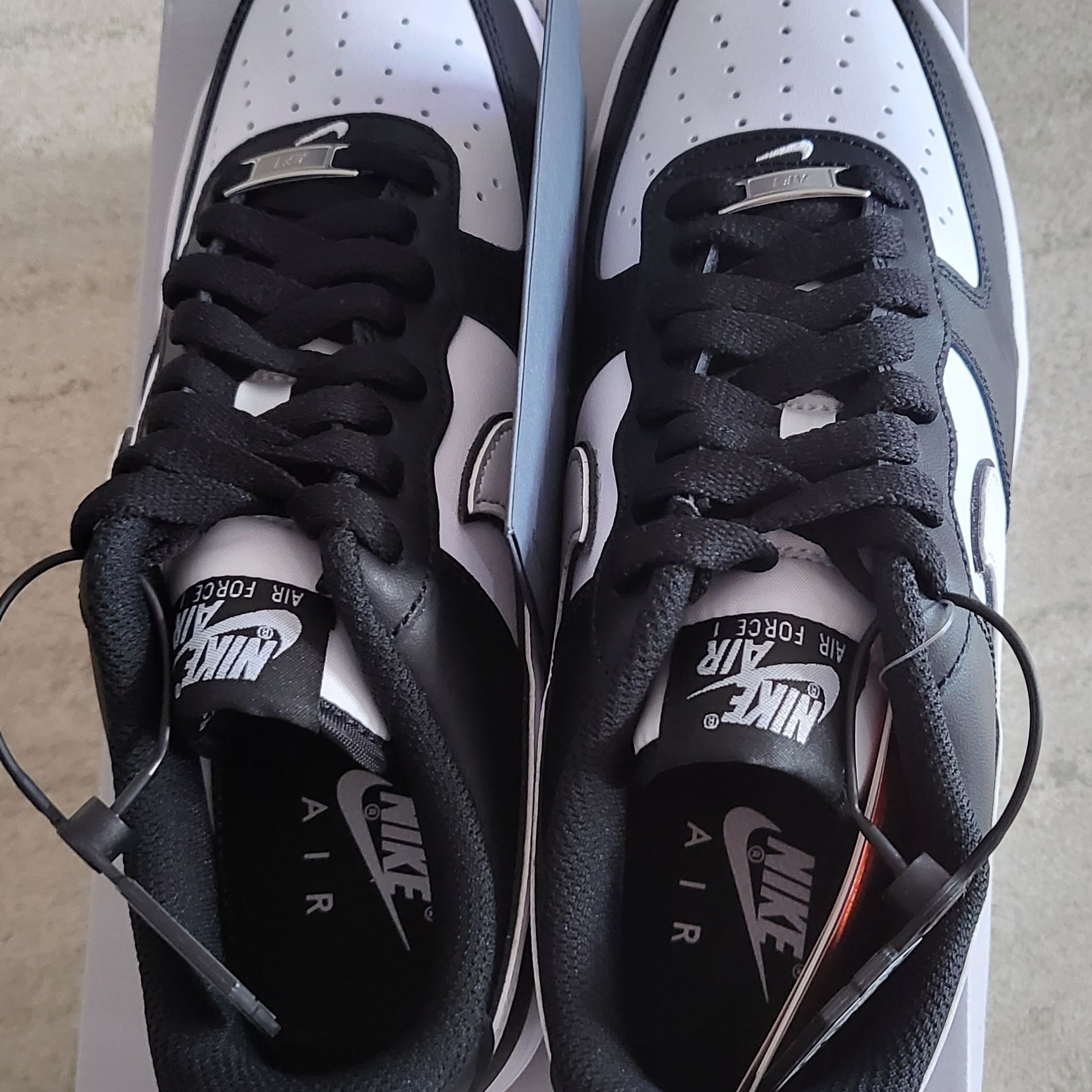 Nike Air Force 1 '07 Black White 착용 스타일 - 2