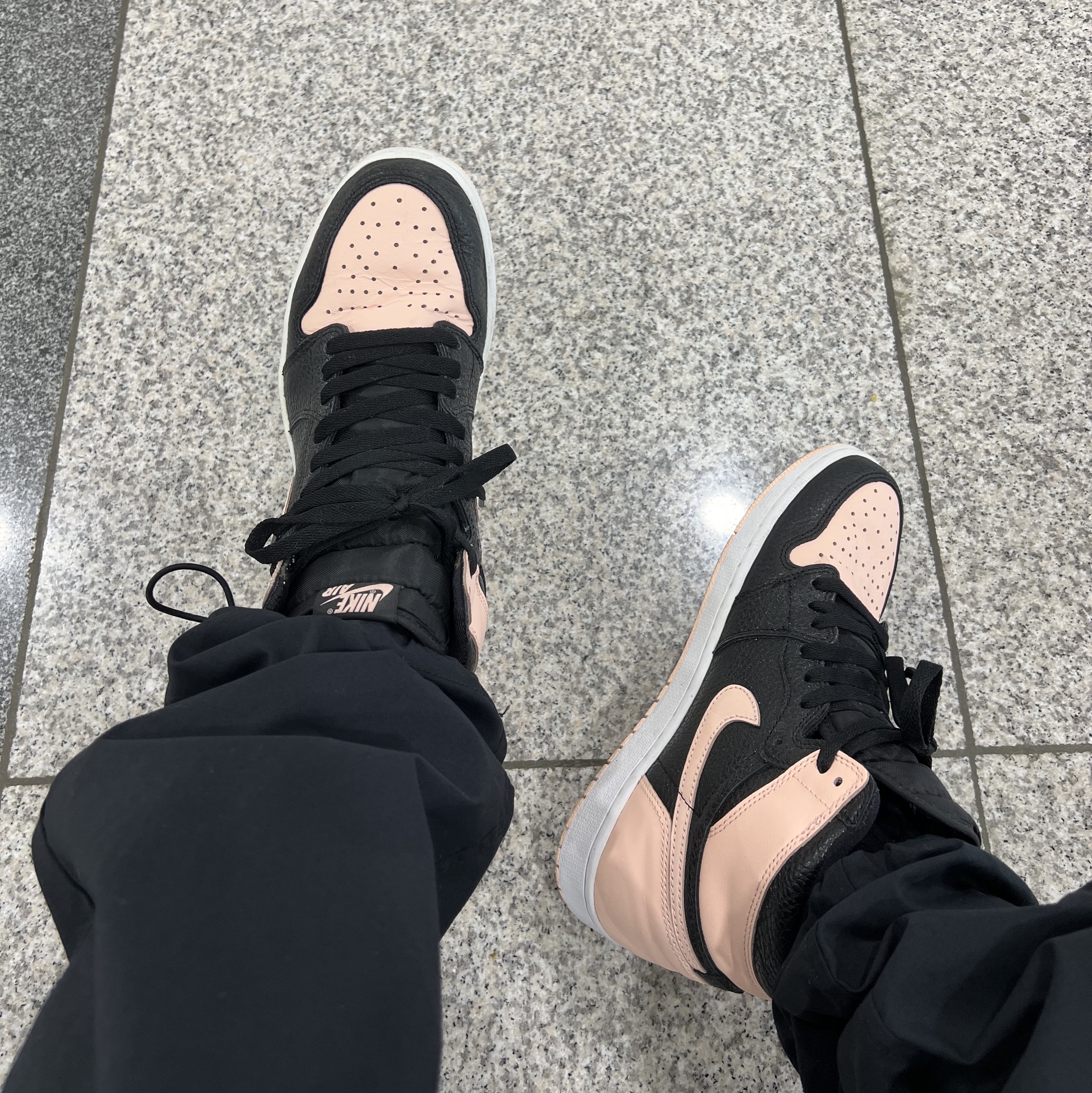 Jordan 1 Retro High OG Crimson Tint 착용 스타일