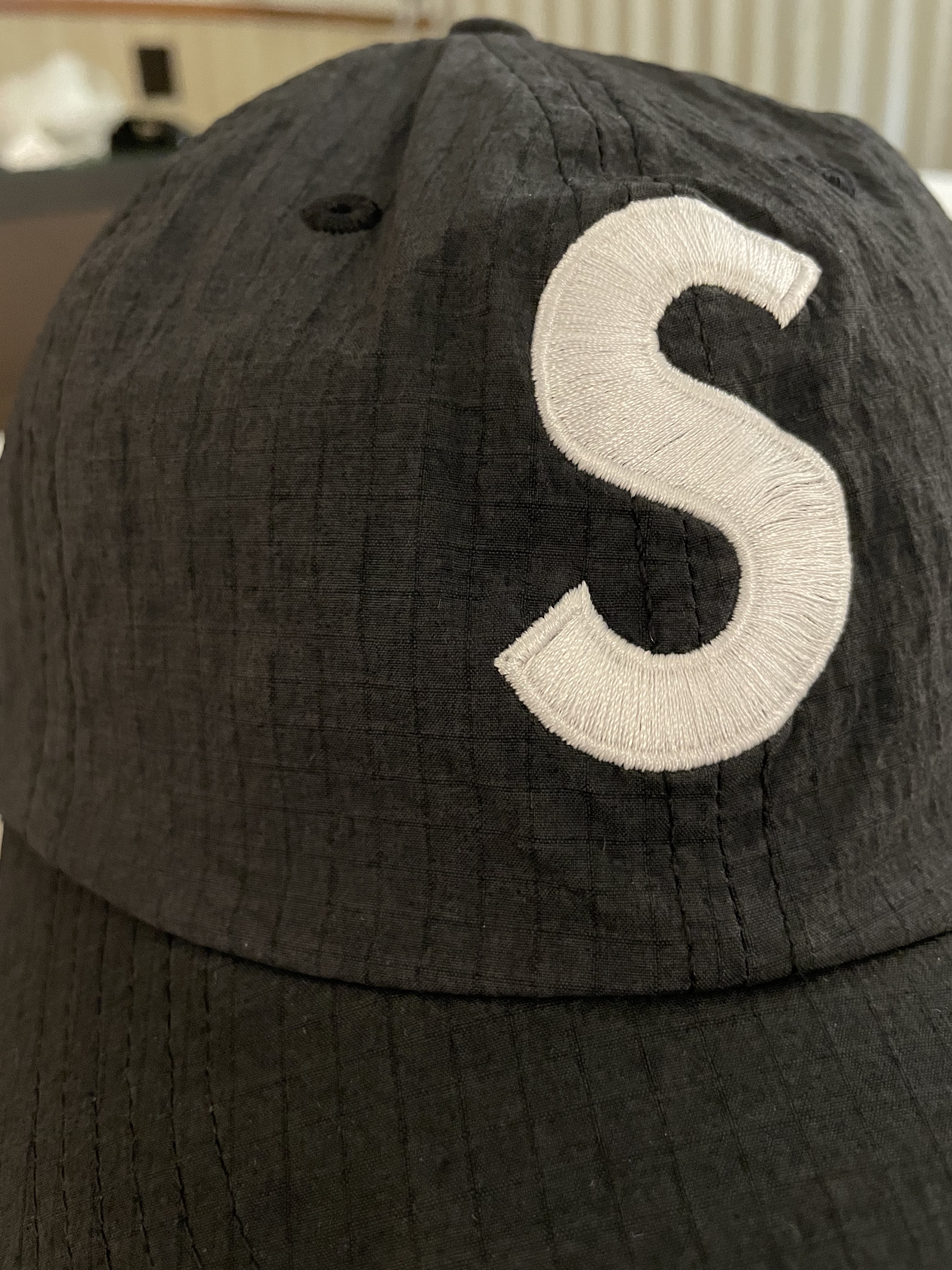 Supreme Cordura Ripstop S Logo 6-Panel Black - 23SS, Supreme Beaded Hooded Sweatshirt Black - 23SS 착용 스타일 - 2