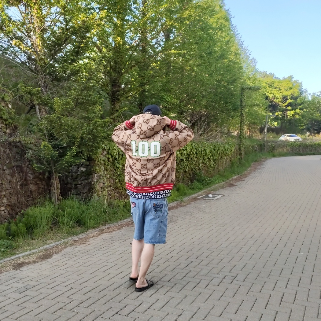 (W) Louis Vuitton Cap Ou Pas Cap Black, Thisisneverthat x Grateful Dead Lightning Carpenter Shorts Washed Blue 착용 스타일