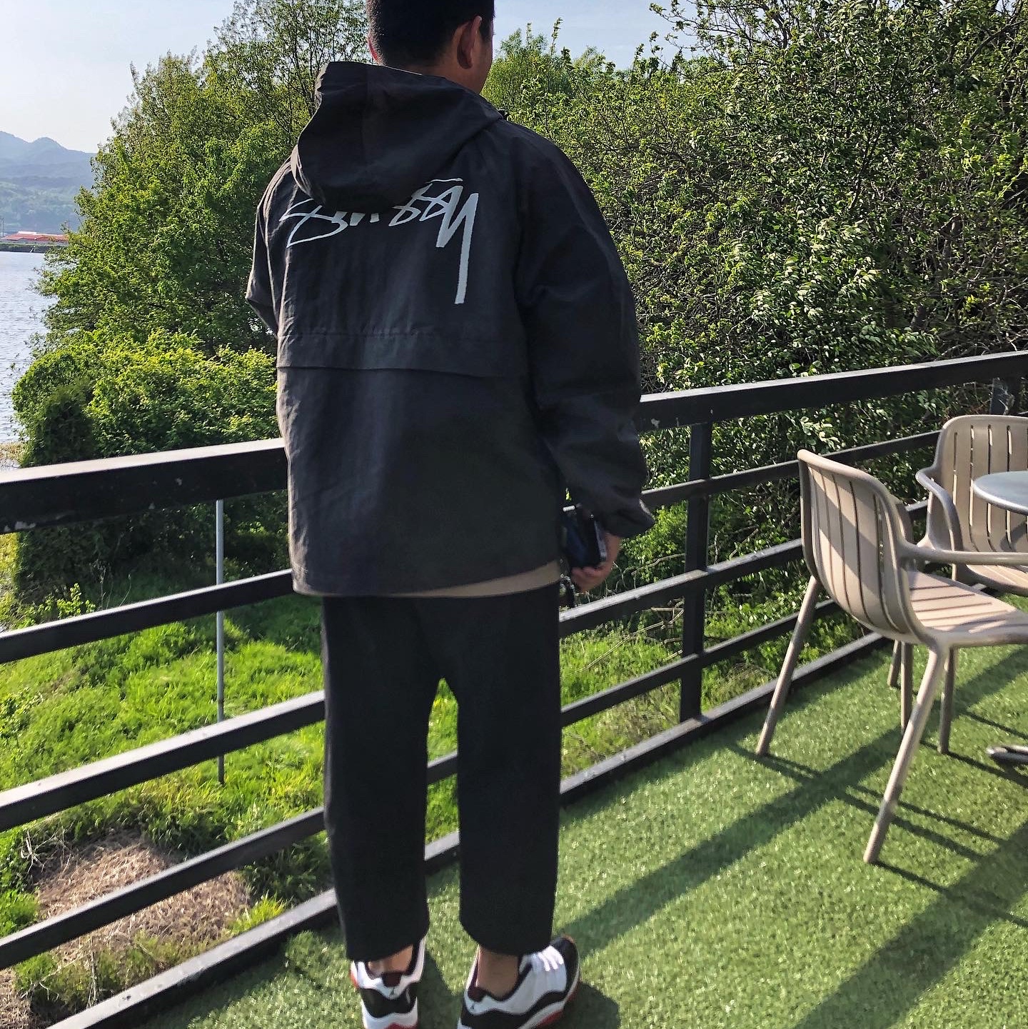 Stussy Wave Dye Beach Shell Jacket Black, Jordan 11 Retro Low Concord Bred 착용 스타일 - 1