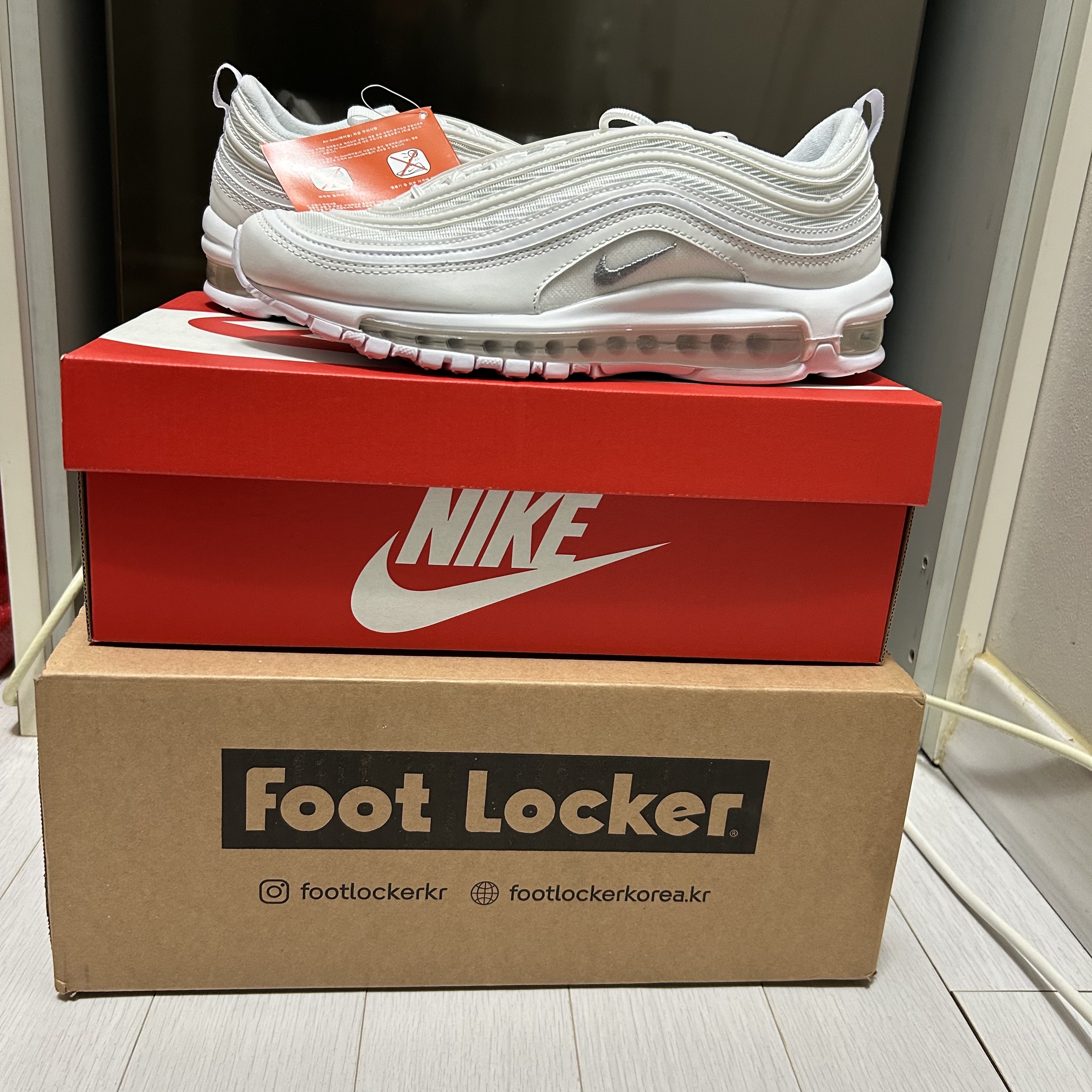 Nike Air Max 97 Triple White Wolf Grey 착용 스타일
