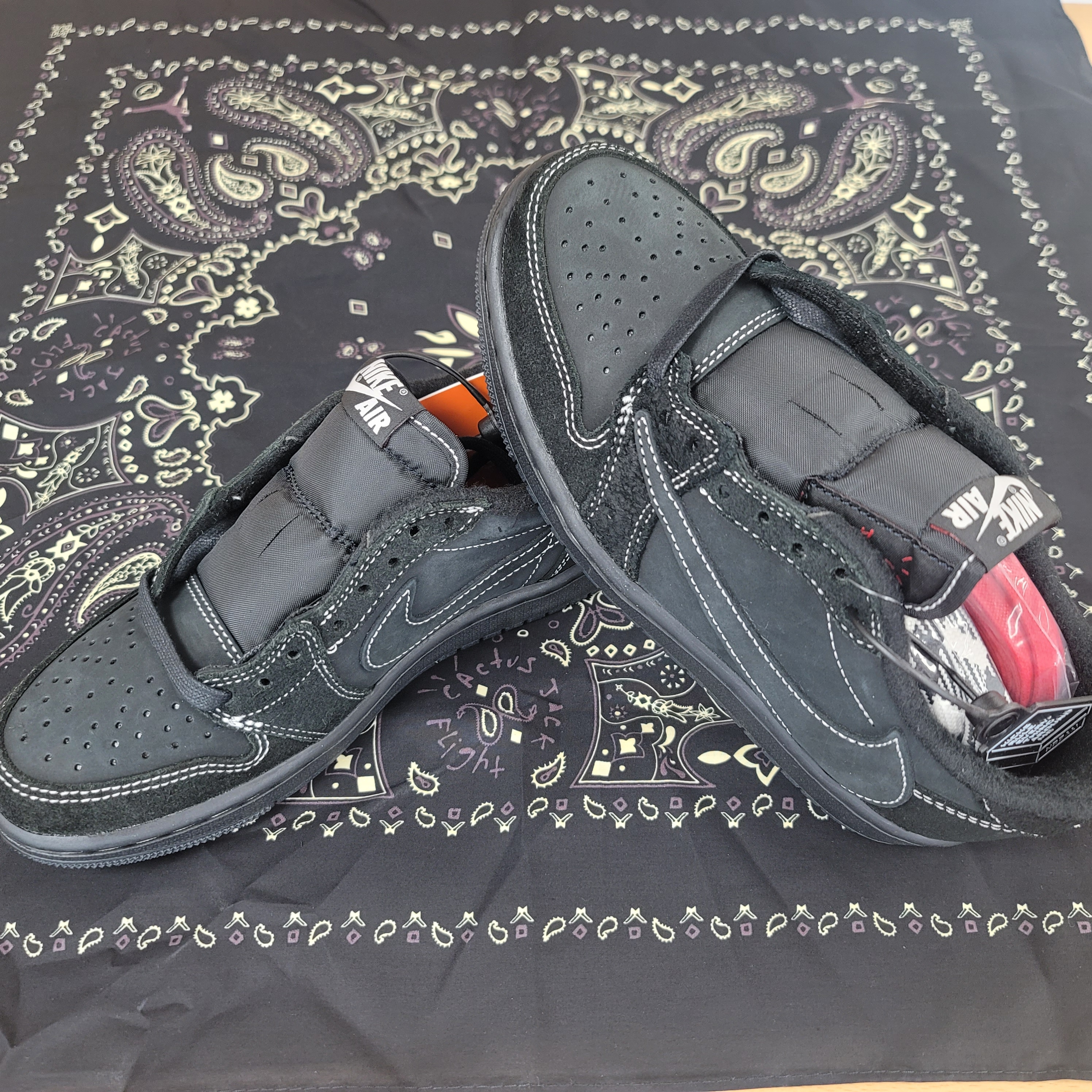 Jordan 1 x Travis Scott Retro Low OG SP Black Phantom 착용 스타일