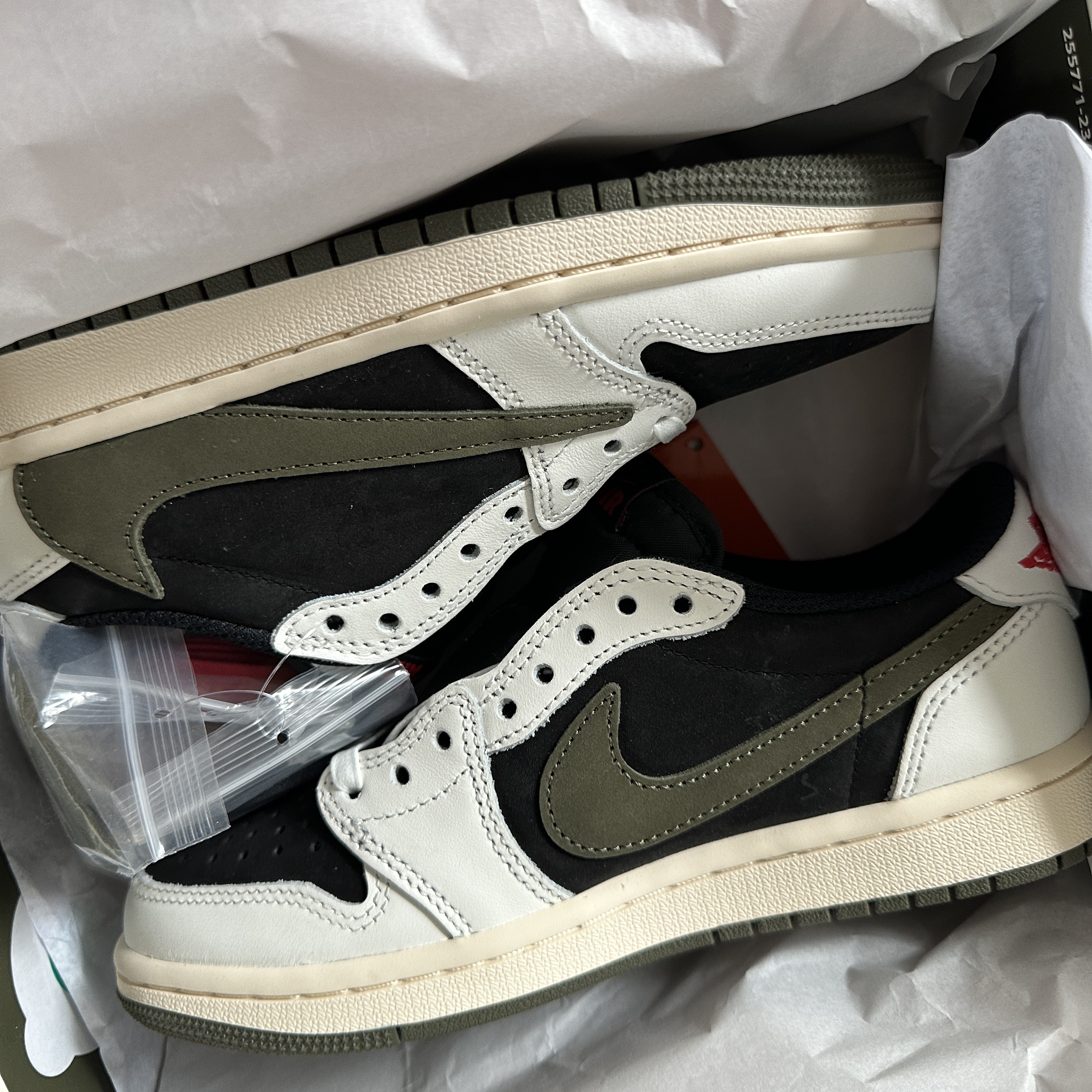 (W) Jordan 1 x Travis Scott Retro Low OG SP Medium Olive 착용 스타일