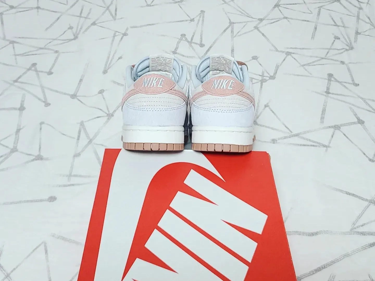 Nike Dunk Low Retro PRM Fossil Rose 착용 스타일 - 5