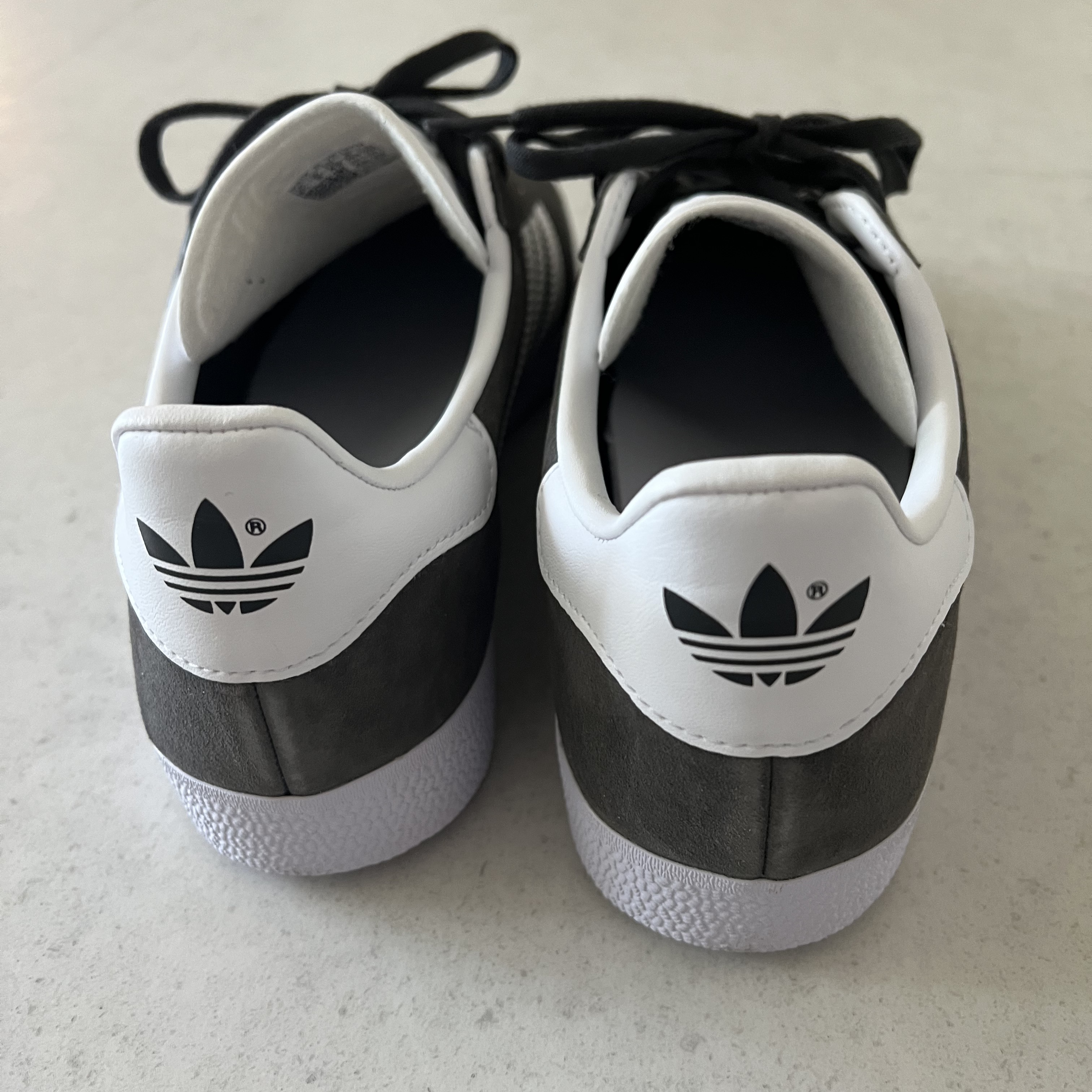 Adidas Gazelle Solid Grey 착용 스타일 - 3