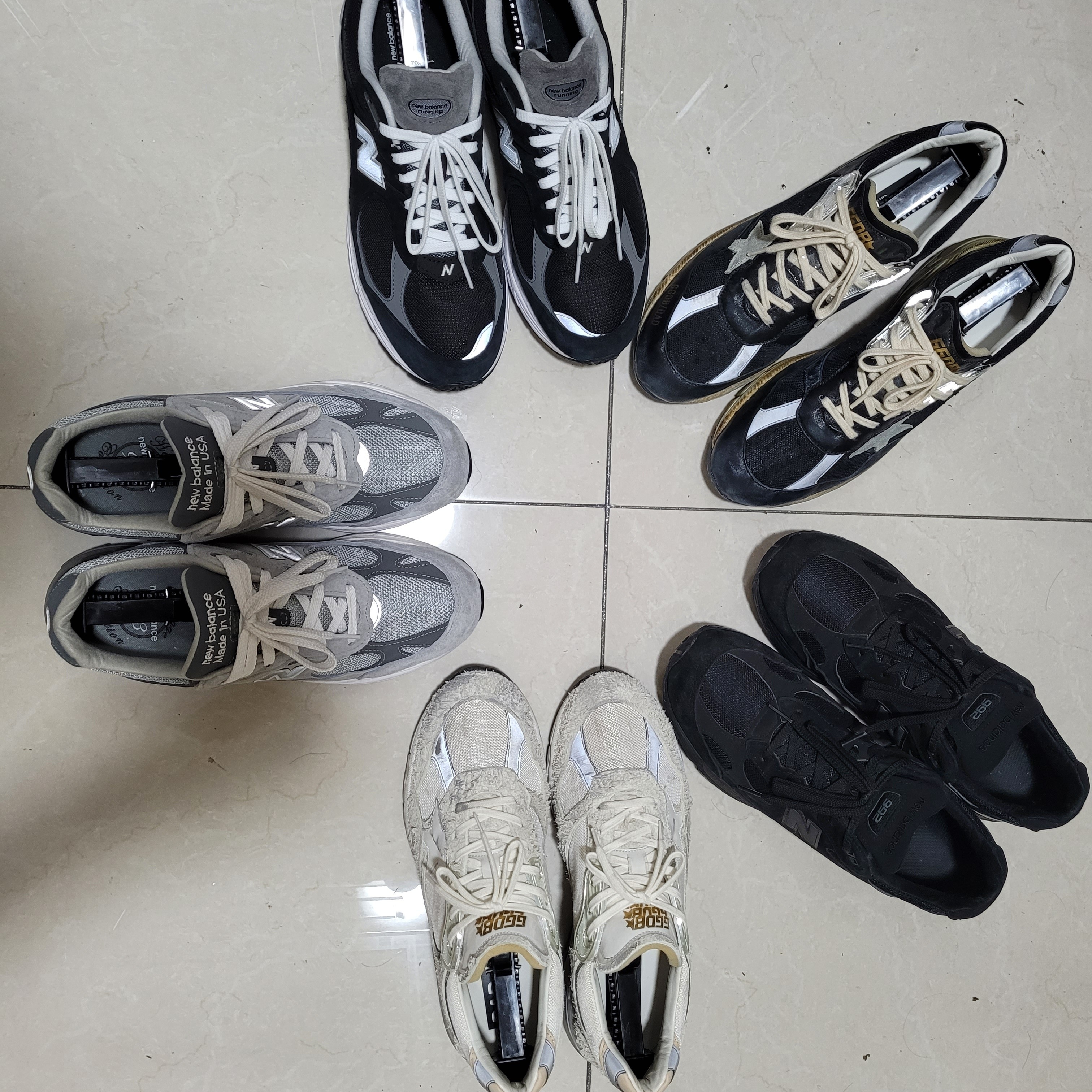 Golden Goose Dad-Star Sneakers White Silver, Golden Goose Mesh and Nappa Leather Dad-Star Sneakers Black Ice Gray 착용 스타일 - 1