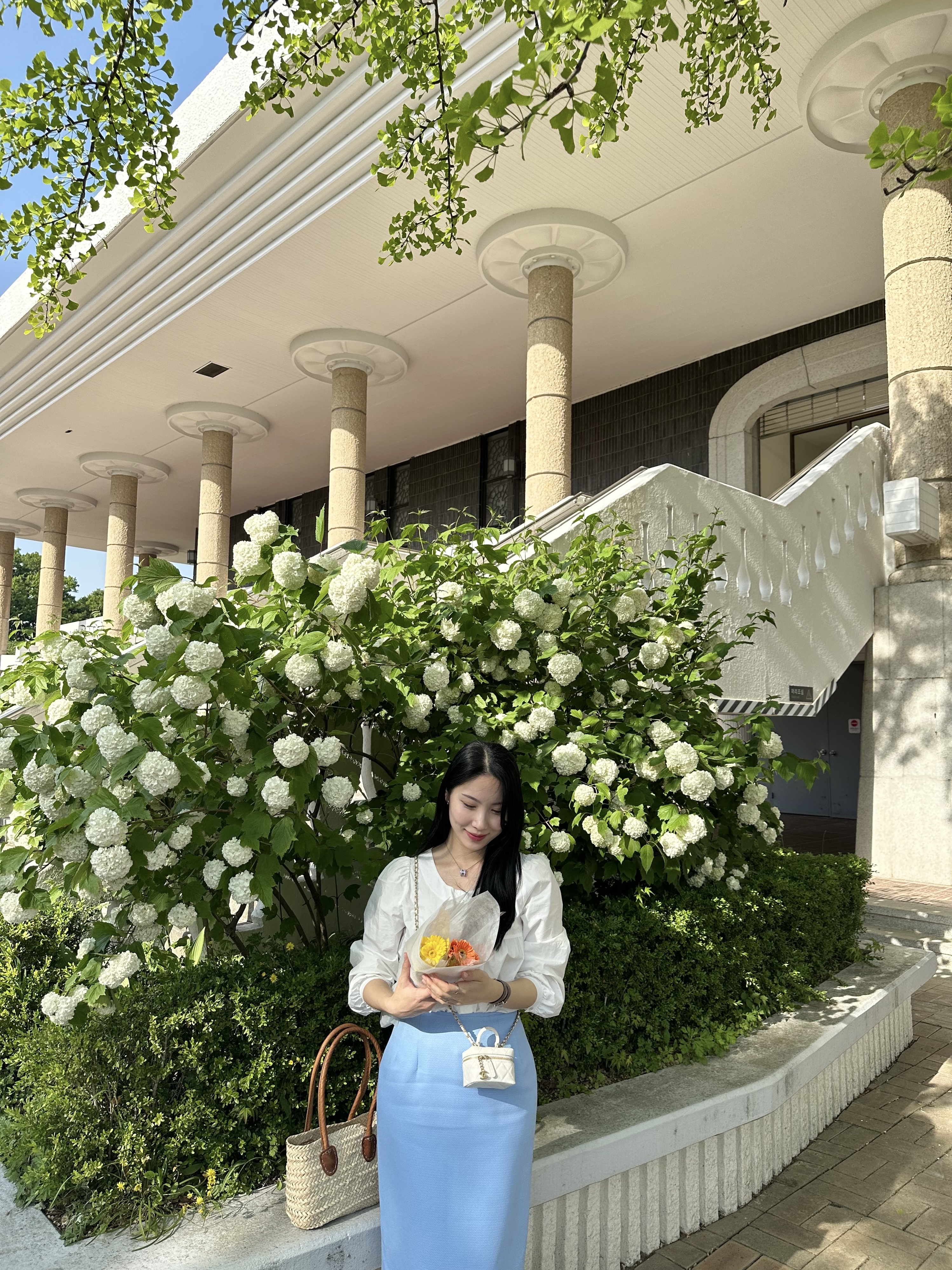 디올 x 사카이 미니 새들백 올리브, 메종 미하라 야스히로 피터슨 OG 솔 캔버스 로우 스니커즈 블랙 착용 스타일 - 3