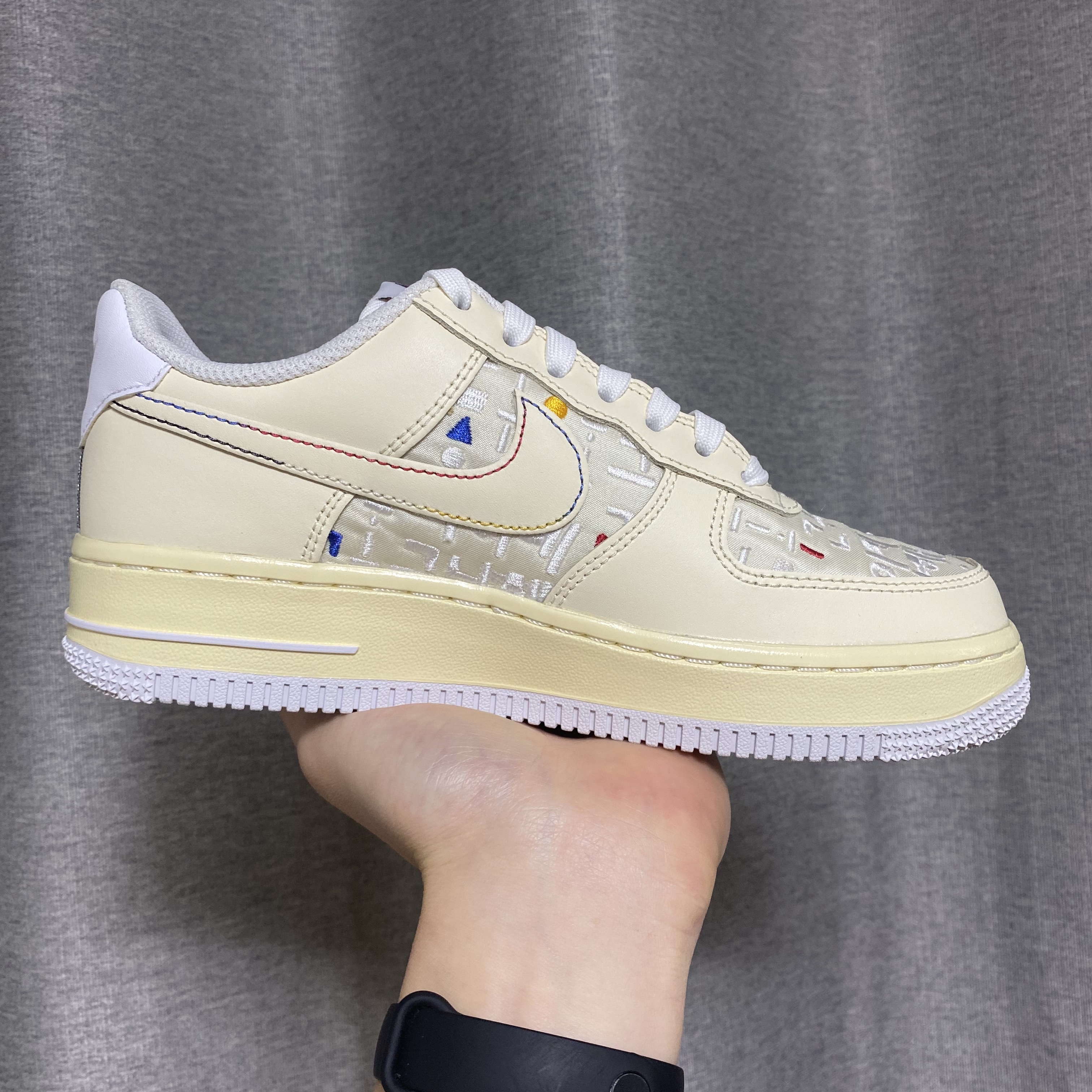 (W) Nike Air Force 1 '07 LV8 Hangul Day 착용 스타일 - 5