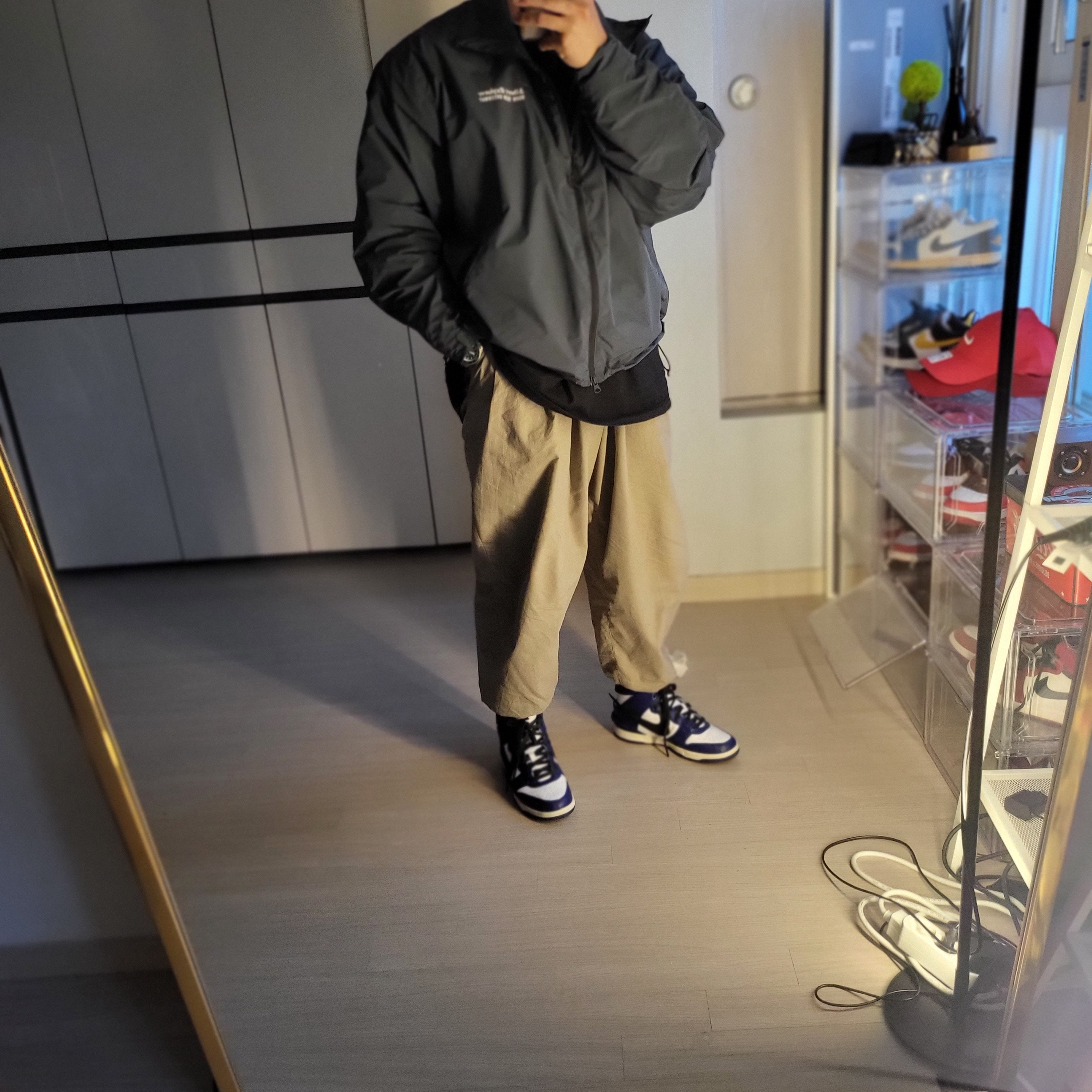 나이키 x 앰부쉬 덩크 하이 딥 로얄 블루 착용 스타일 - 1