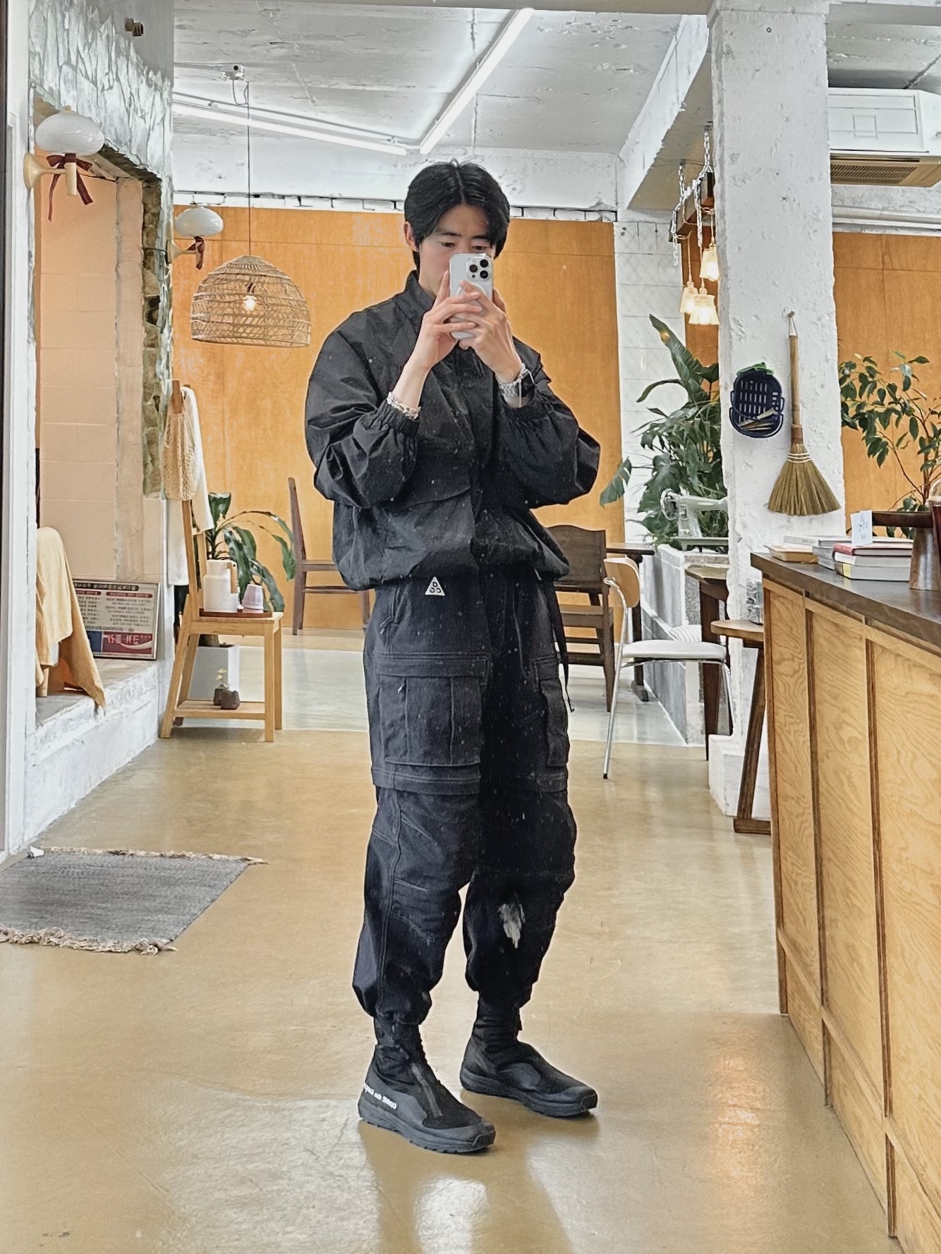 Nike ACG Smith Summit Cargo Pants Black Summit White - Asia, Salomon x Comme des Garcons XA-Alpine 2 Black 착용 스타일