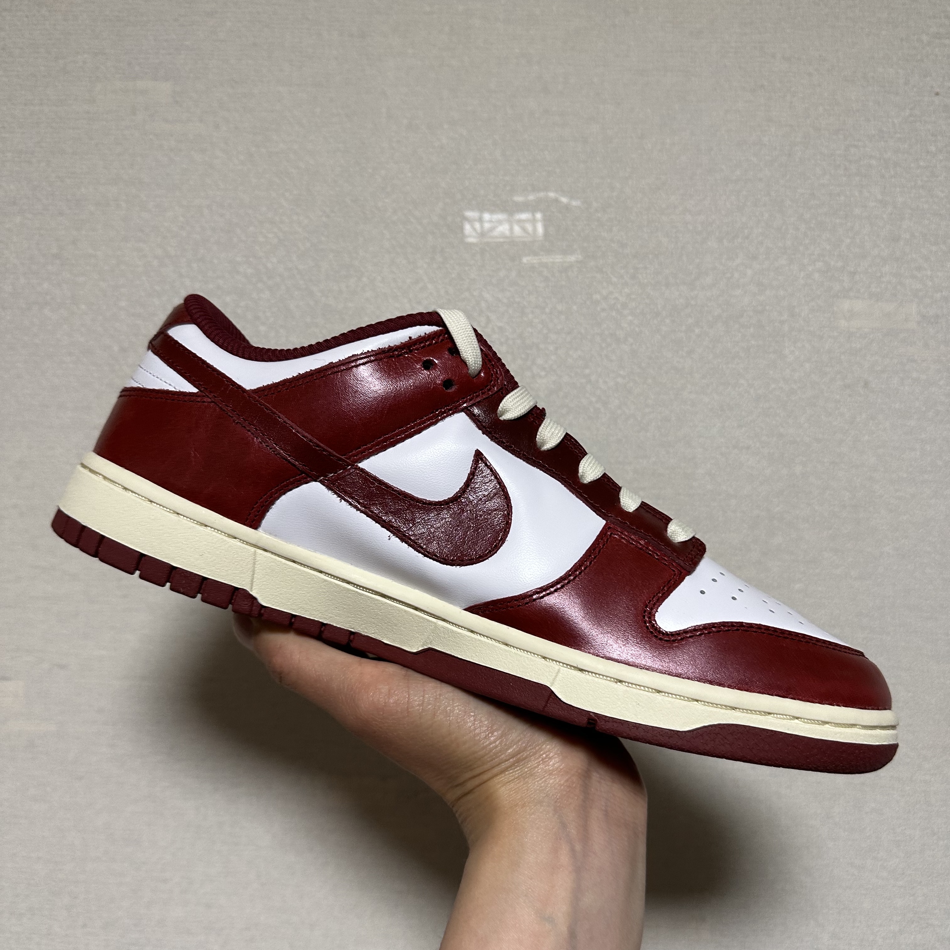 (W) Nike Dunk Low Retro PRM Team Red and White 착용 스타일 - 2