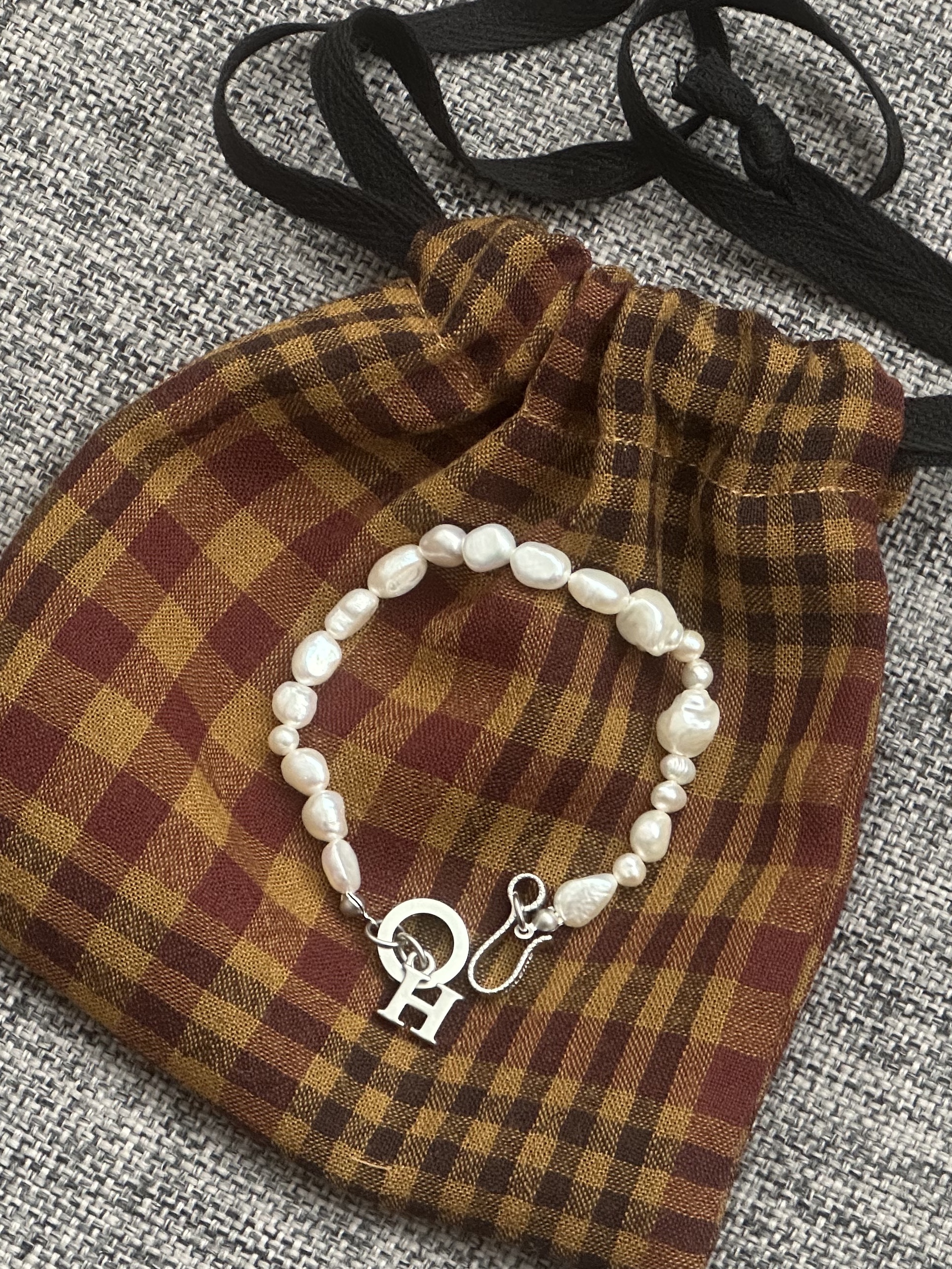 [KREAM 단독] Haleine Pearl Mixed Bracelet 착용 스타일