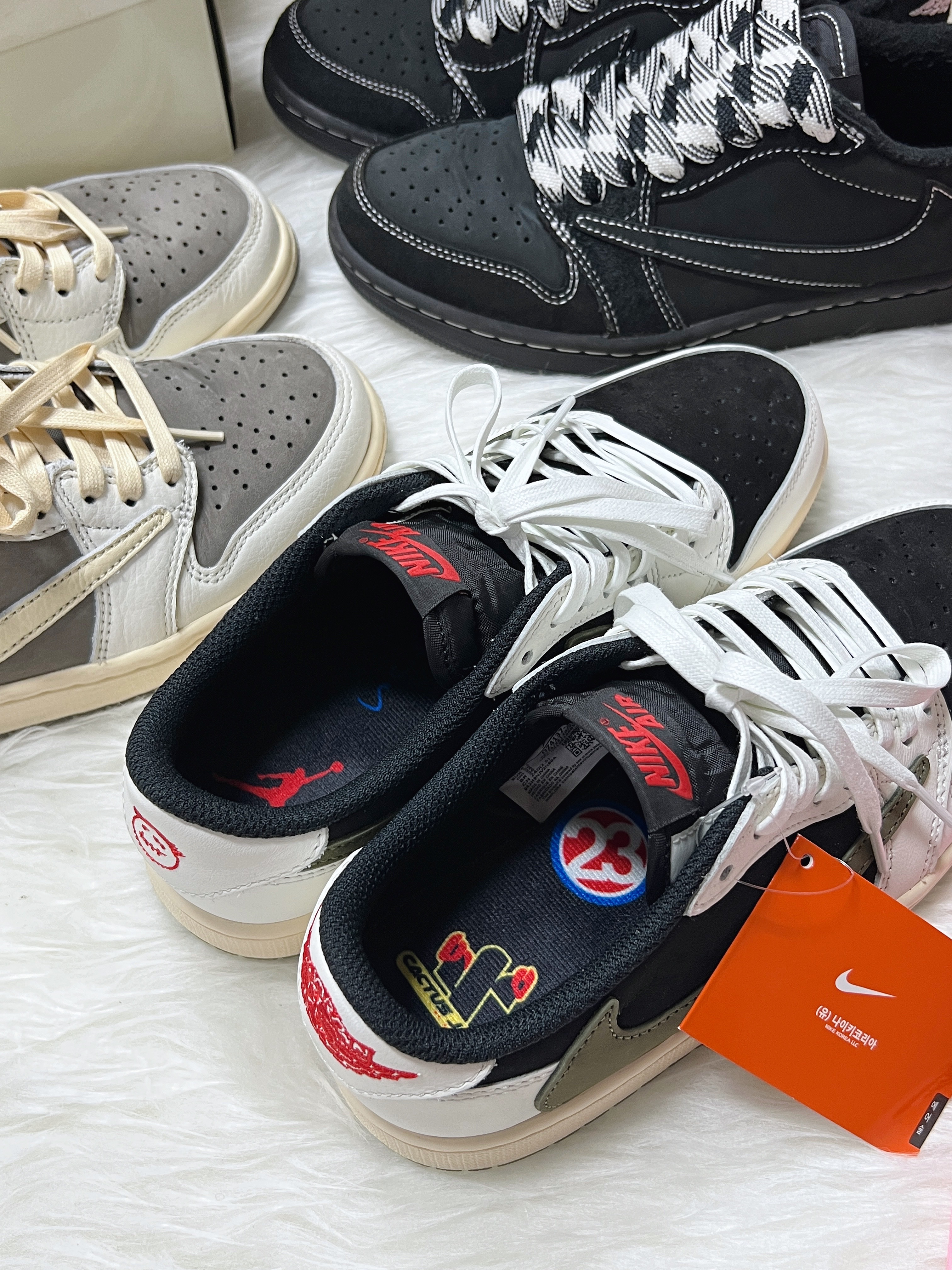 (W) Jordan 1 x Travis Scott Retro Low OG SP Medium Olive, Jordan 1 x Travis Scott Retro Low OG SP Sail and Ridgerock 착용 스타일 - 5