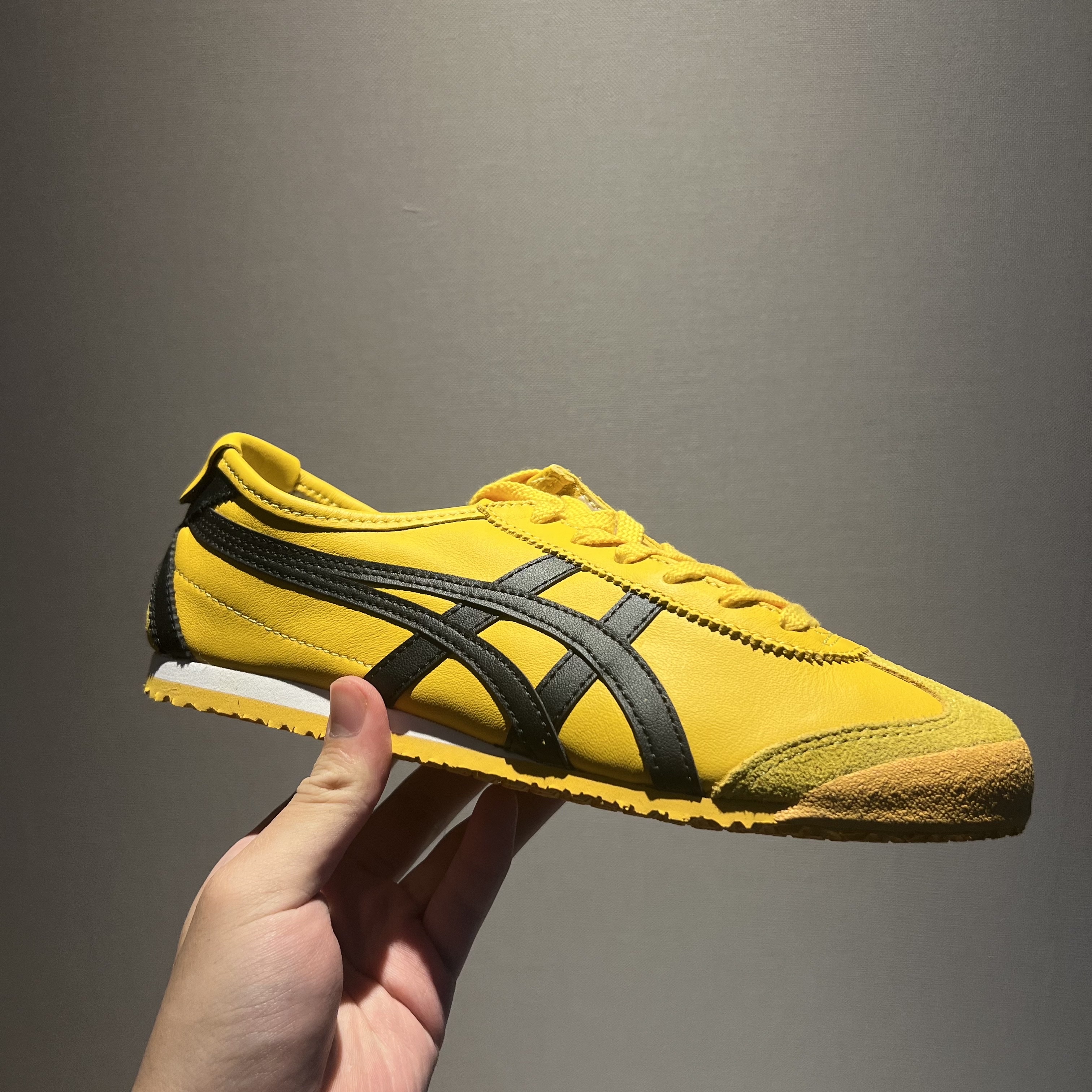 Onitsuka Tiger Mexico 66 Yellow Black 착용 스타일