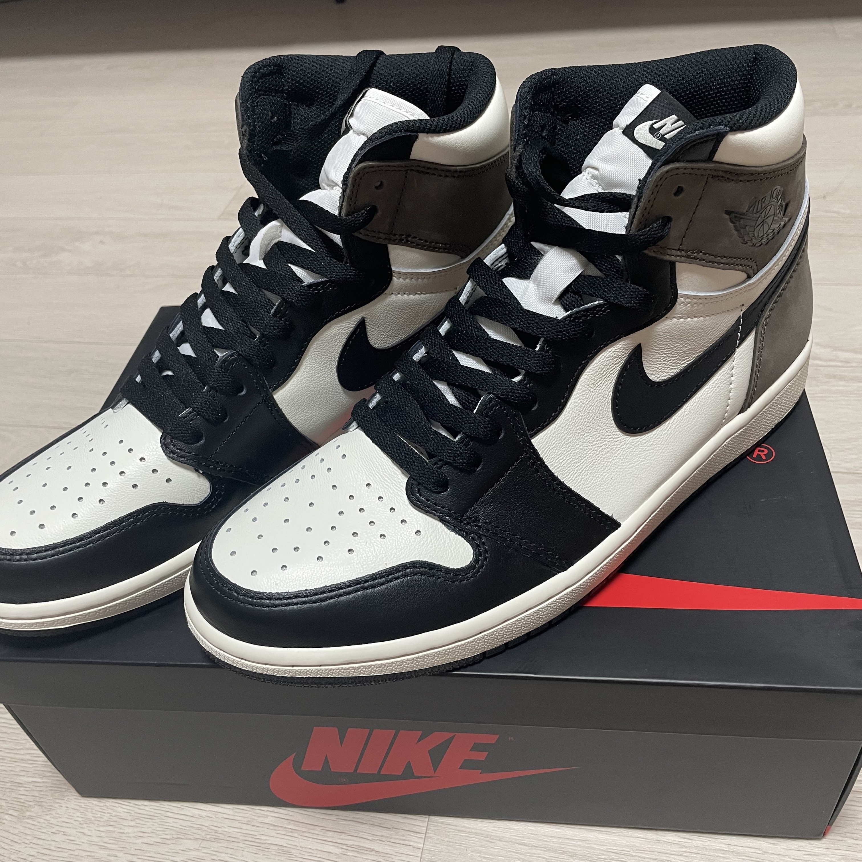 Jordan 1 Retro High OG Black Mocha 착용 스타일