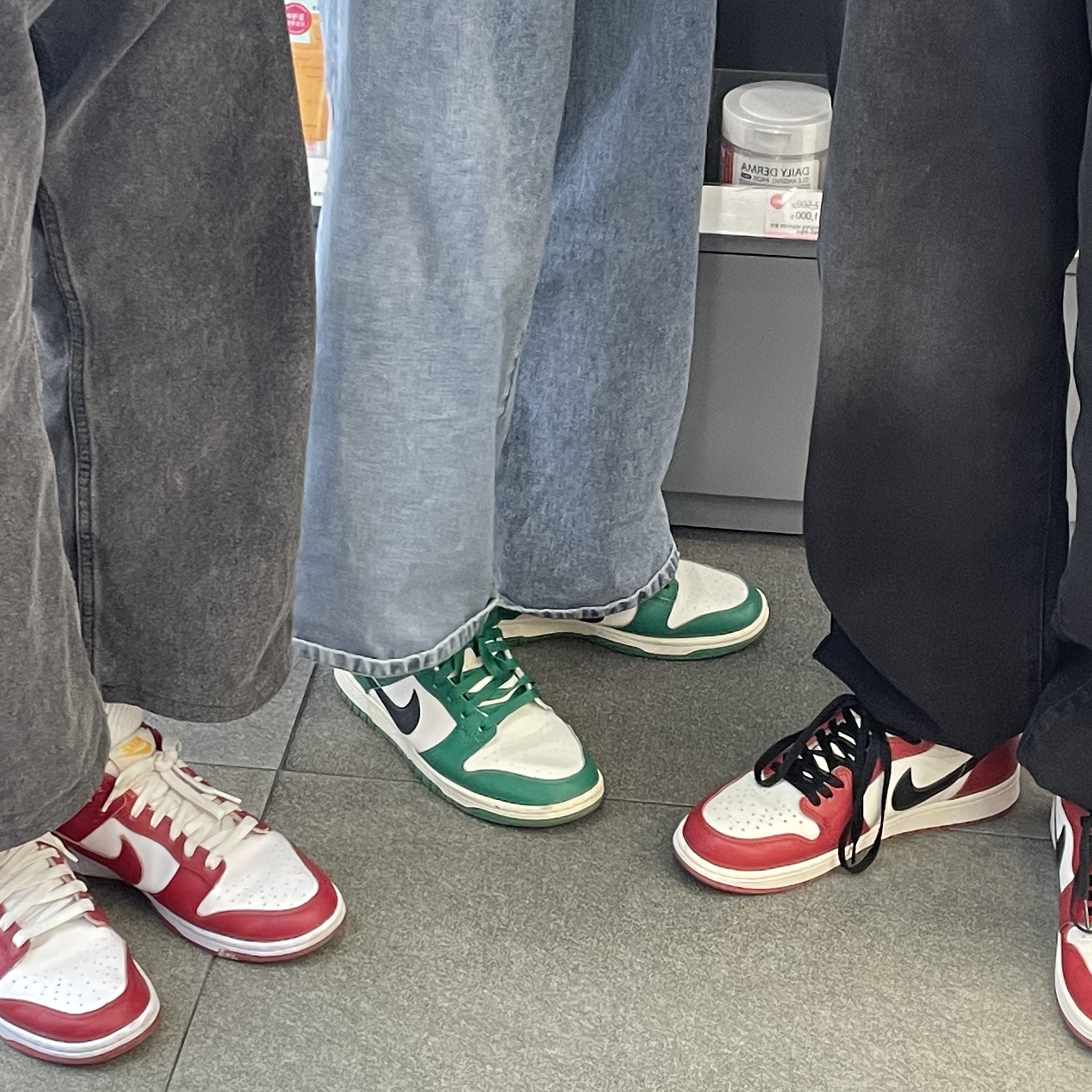 Jordan 1 Retro High OG Chicago 2022, Nike Dunk Low Retro Gym Red 착용 스타일