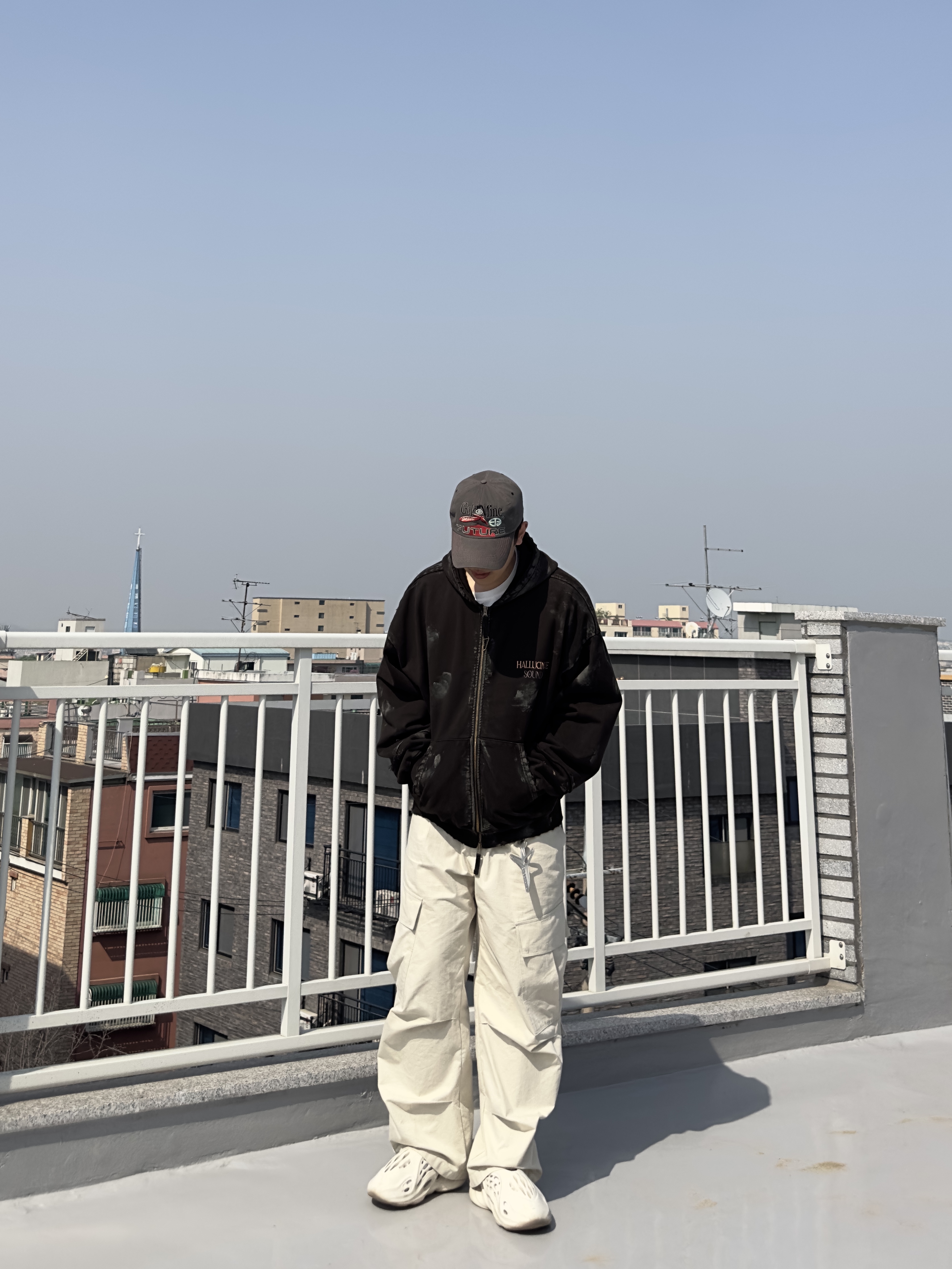 Undermycar Soundwave Dirty Coated Hood Zip-Up Jacaranda - 23SS, Adidas Yeezy Foam RNNR Sand 착용 스타일 - 1