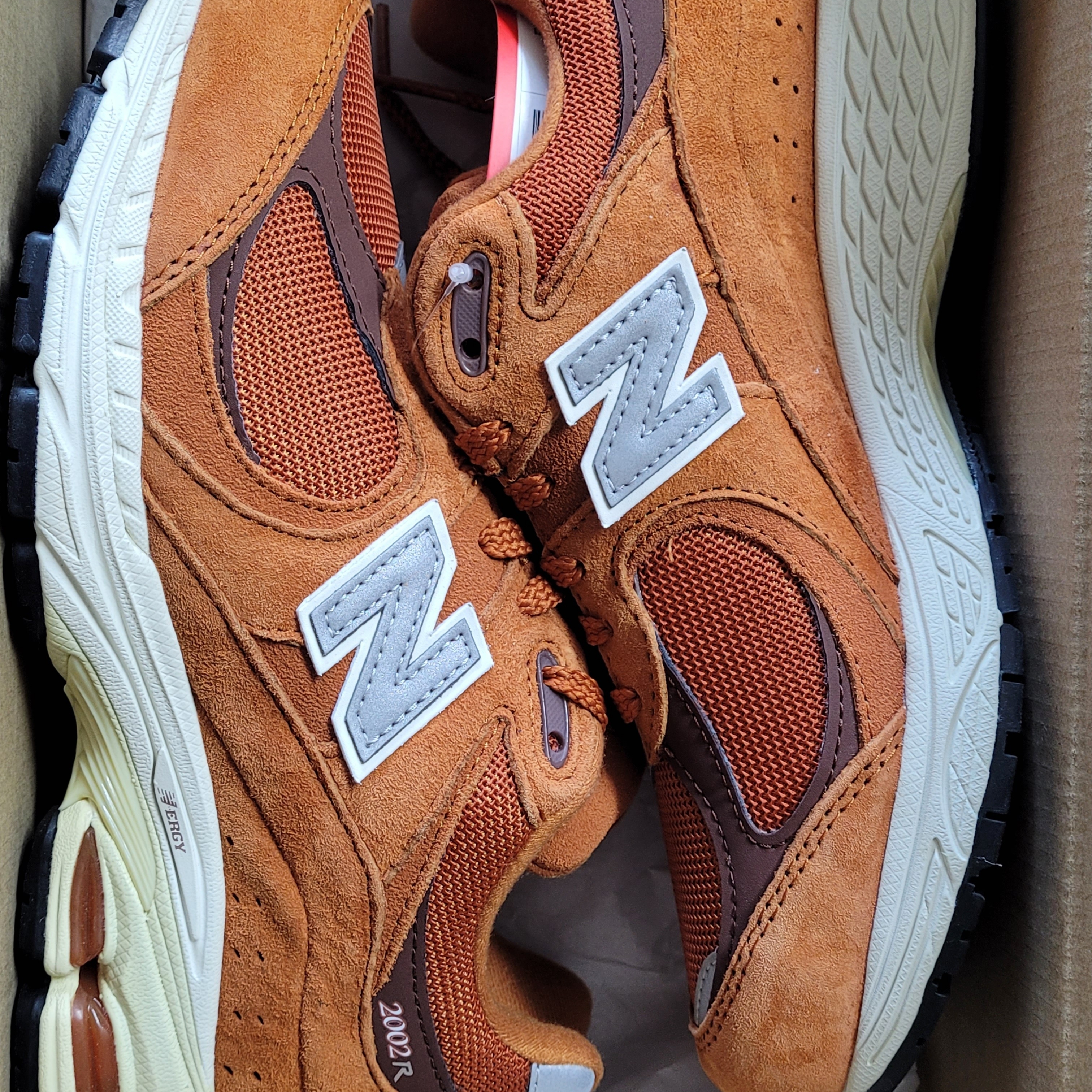 New Balance 2002R Rust Oxide 착용 스타일