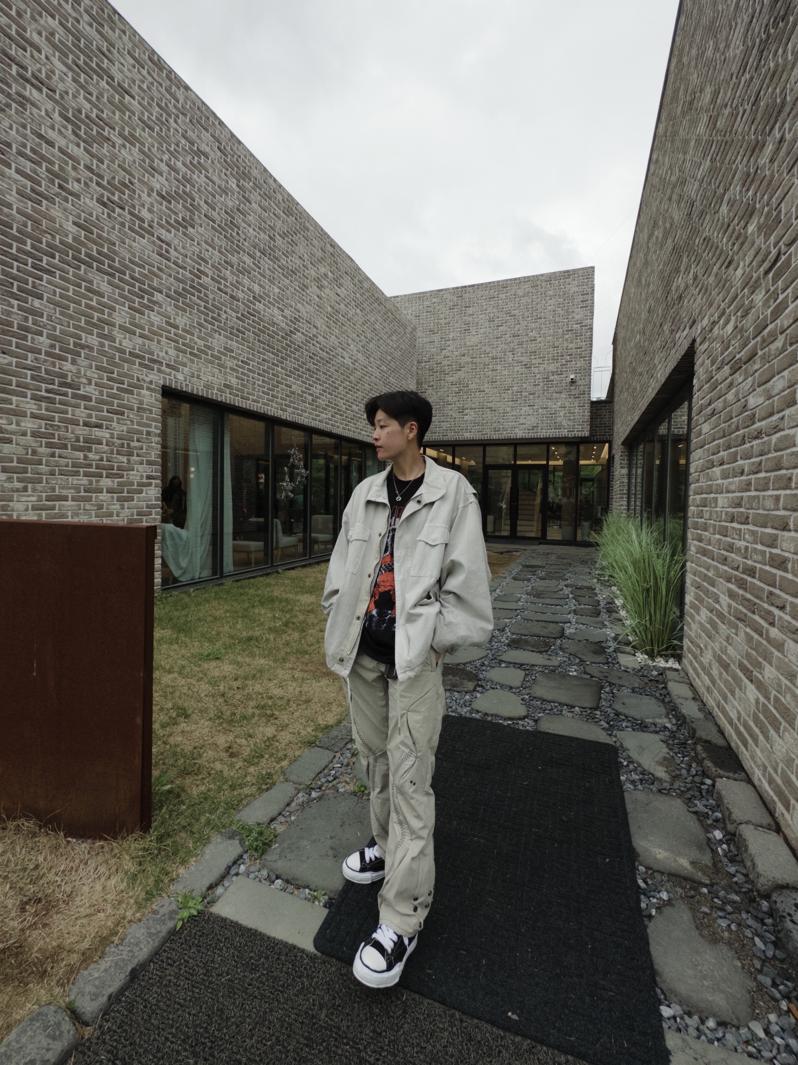 AOP Bar Tack Curve Pants Beige, Maison Mihara Yasuhiro Peterson OG Sole Canvas Low Sneakers Black 착용 스타일