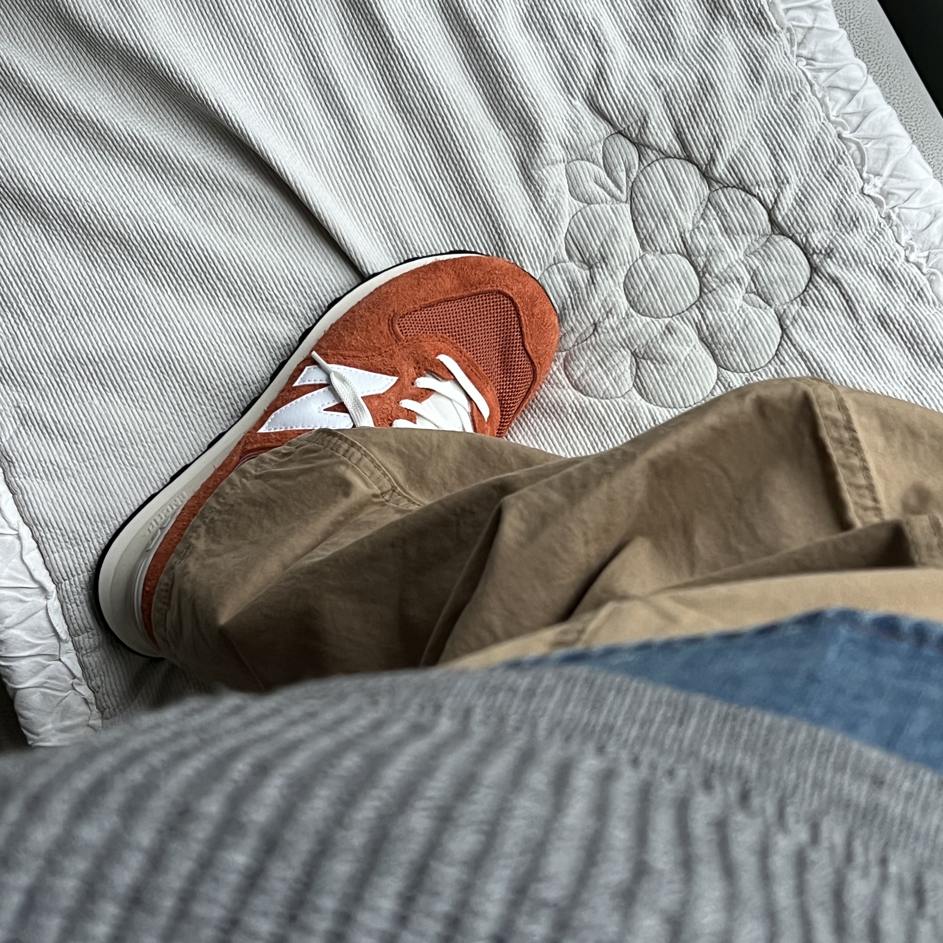 New Balance 574 Heritage Orange Burst White 착용 스타일 - 1