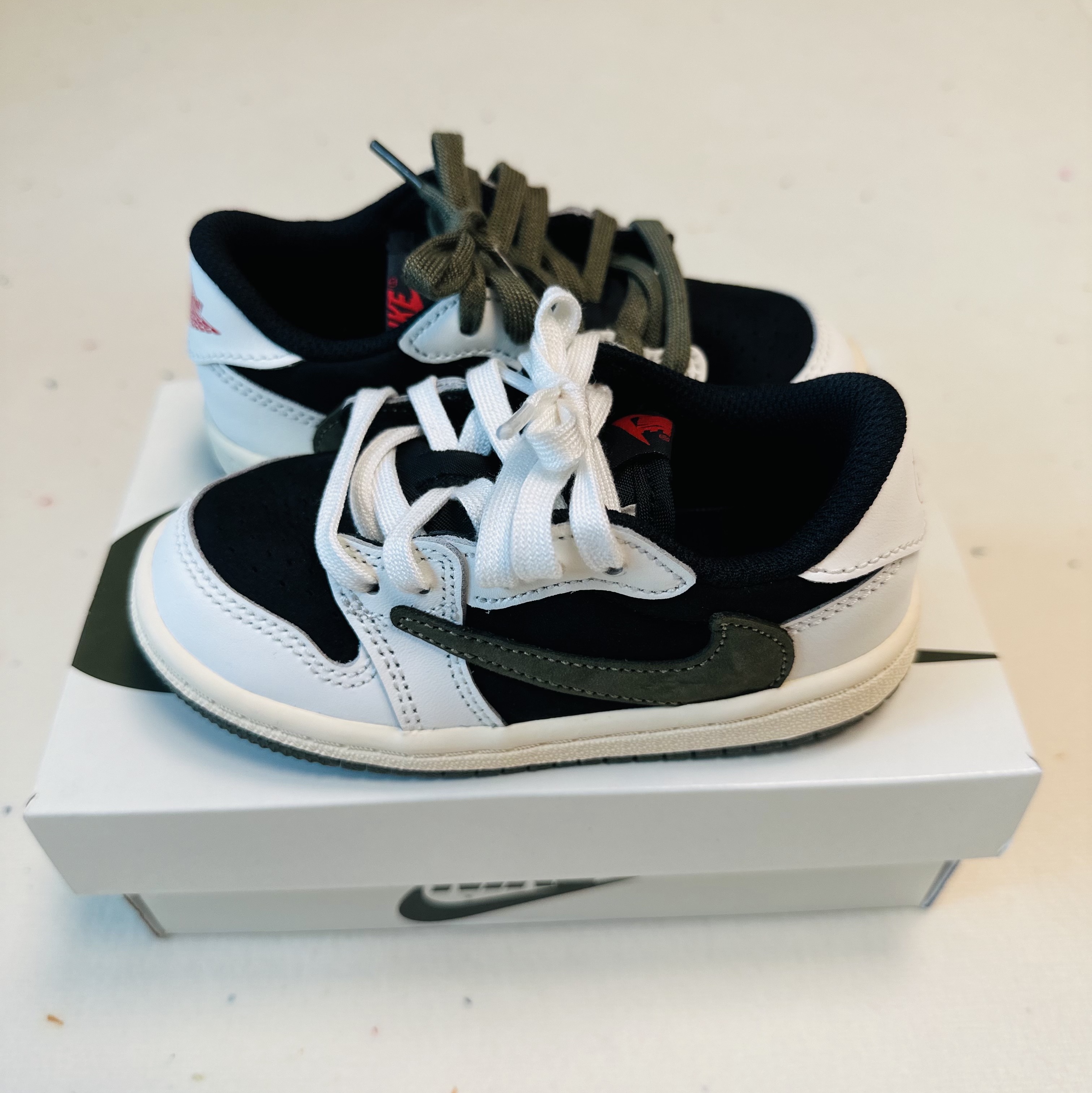 (TD) Jordan 1 x Travis Scott Retro Low OG SP Medium Olive, (PS) Jordan 1 x Travis Scott Retro Low OG SP Medium Olive 착용 스타일 - 1