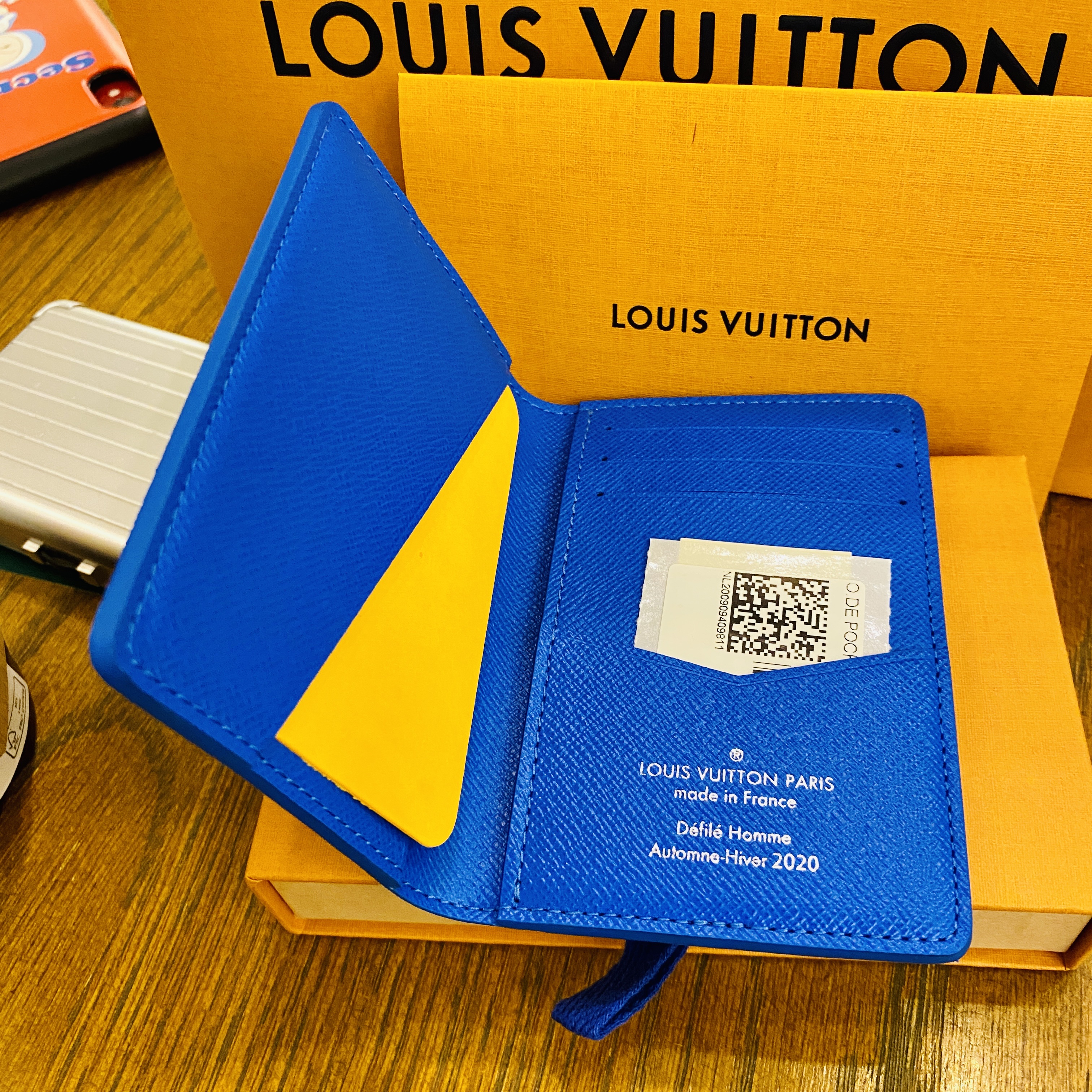 Louis Vuitton Pocket Organizer Cloud Monogram 착용 스타일 - 2