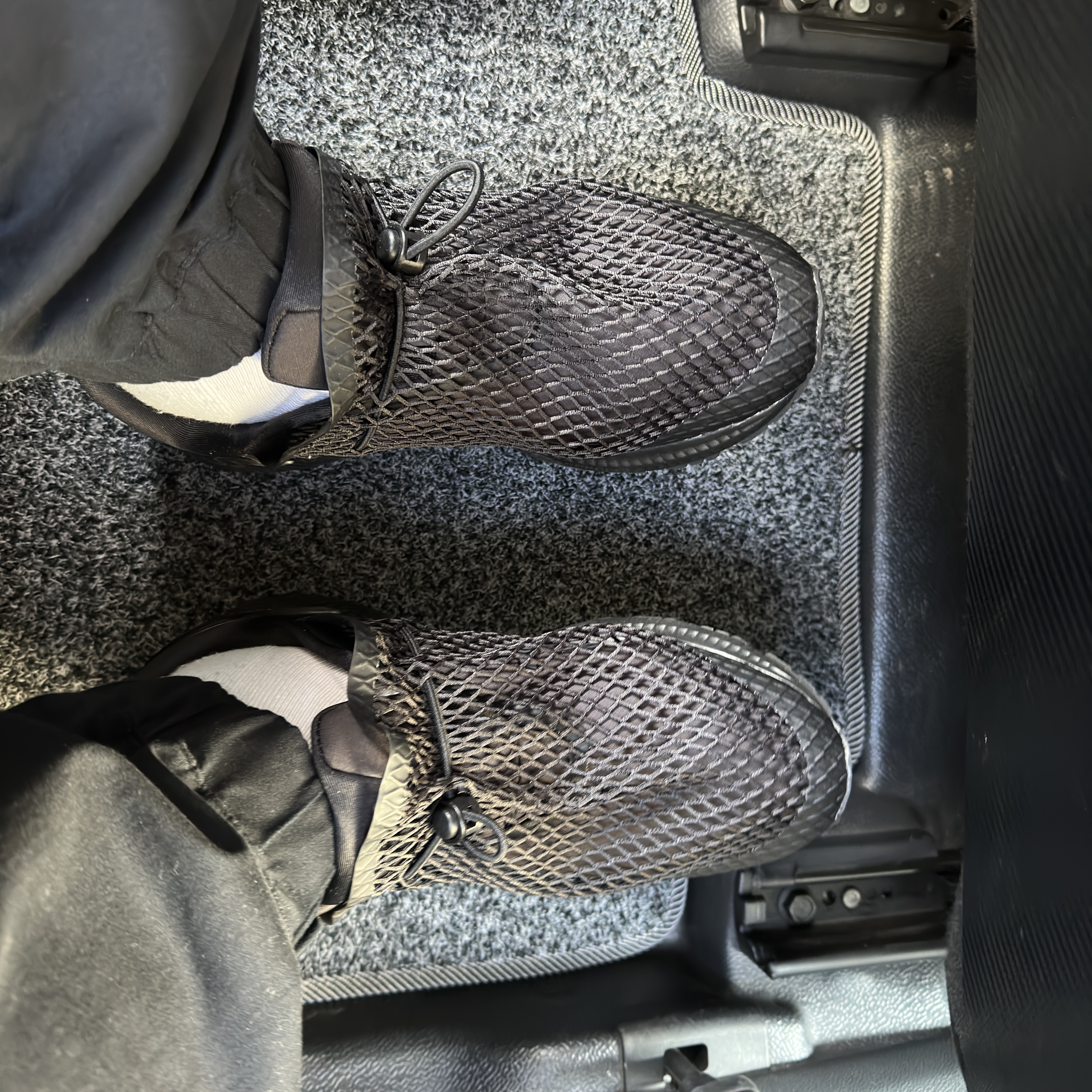 Asics x Vivienne Westwood Gel-Kayano 26 Black 착용 스타일