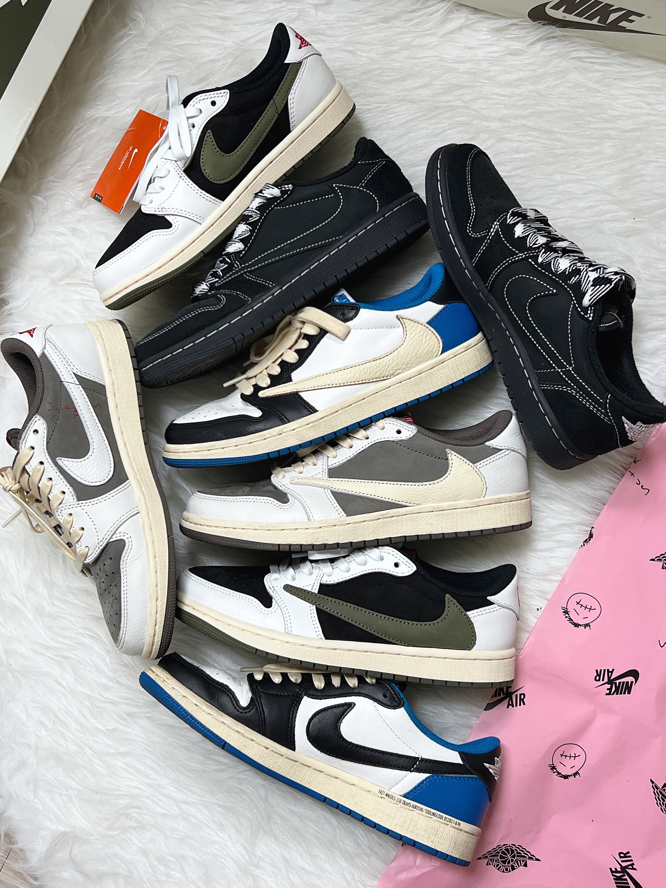 (W) Jordan 1 x Travis Scott Retro Low OG SP Medium Olive, Jordan 1 x Travis Scott Retro Low OG SP Sail and Ridgerock 착용 스타일 - 3