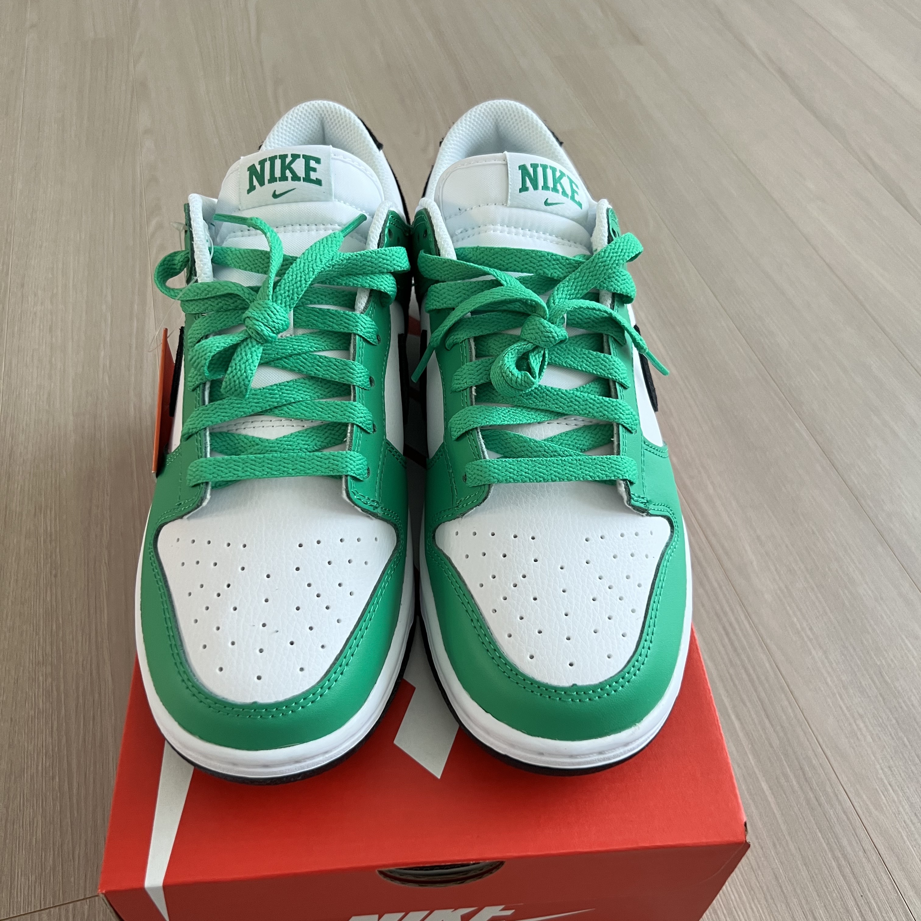 Nike Dunk Low White Green 착용 스타일 - 2
