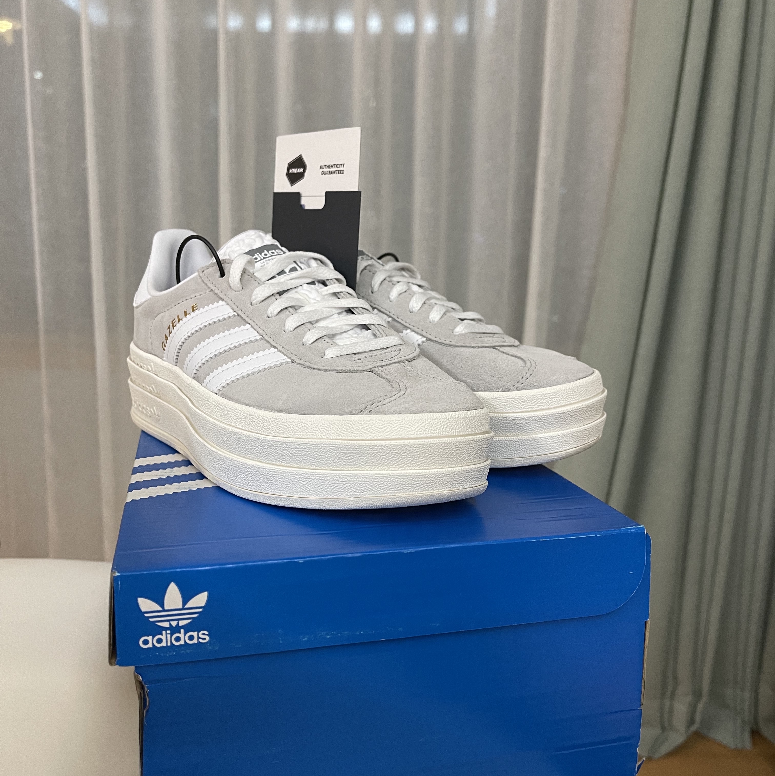 (W) Adidas Gazelle Bold Grey Cloud White 착용 스타일 - 1