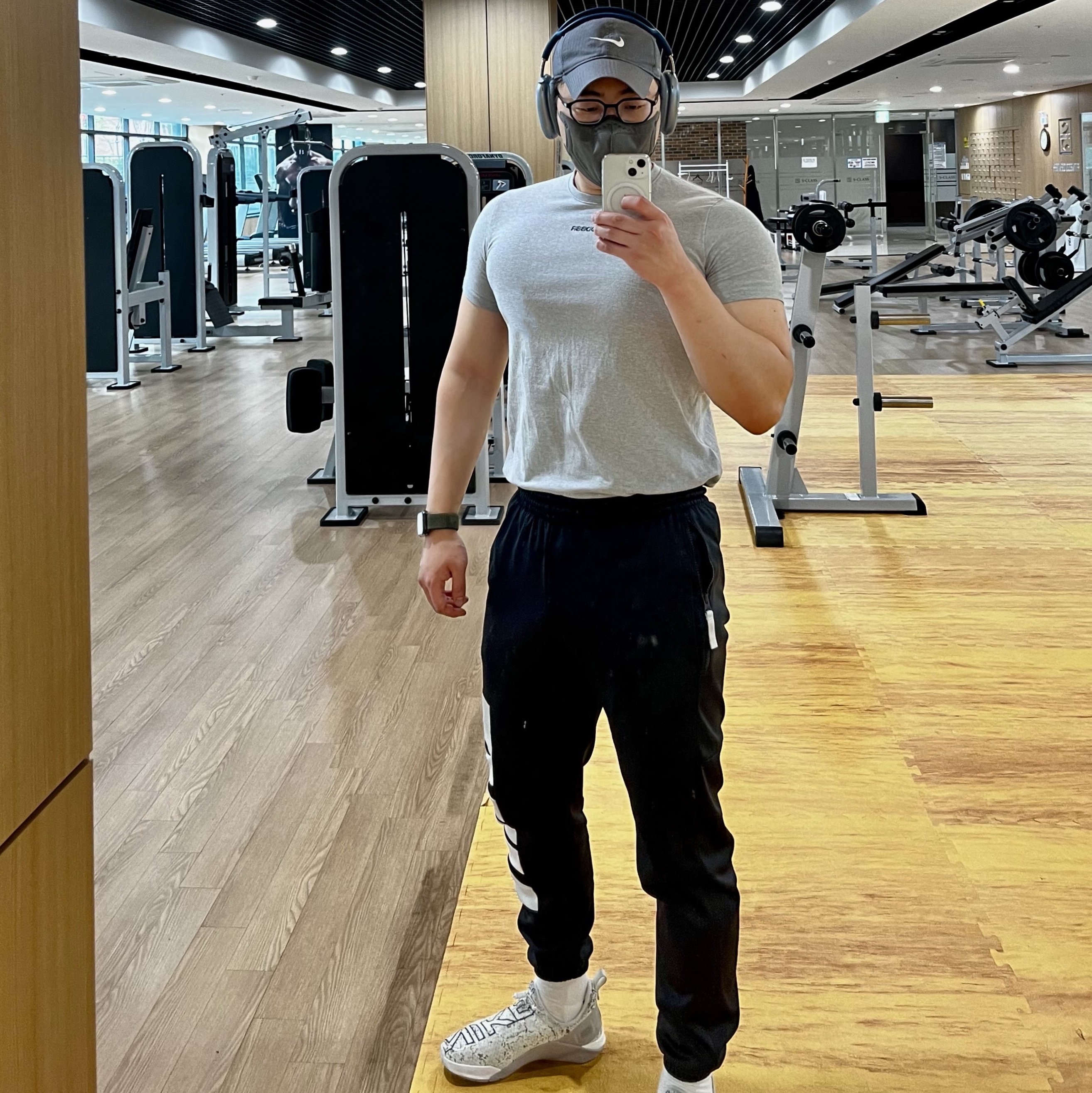Apple AirPods Max Lightning Sky Blue (Korean Ver.) 착용 스타일