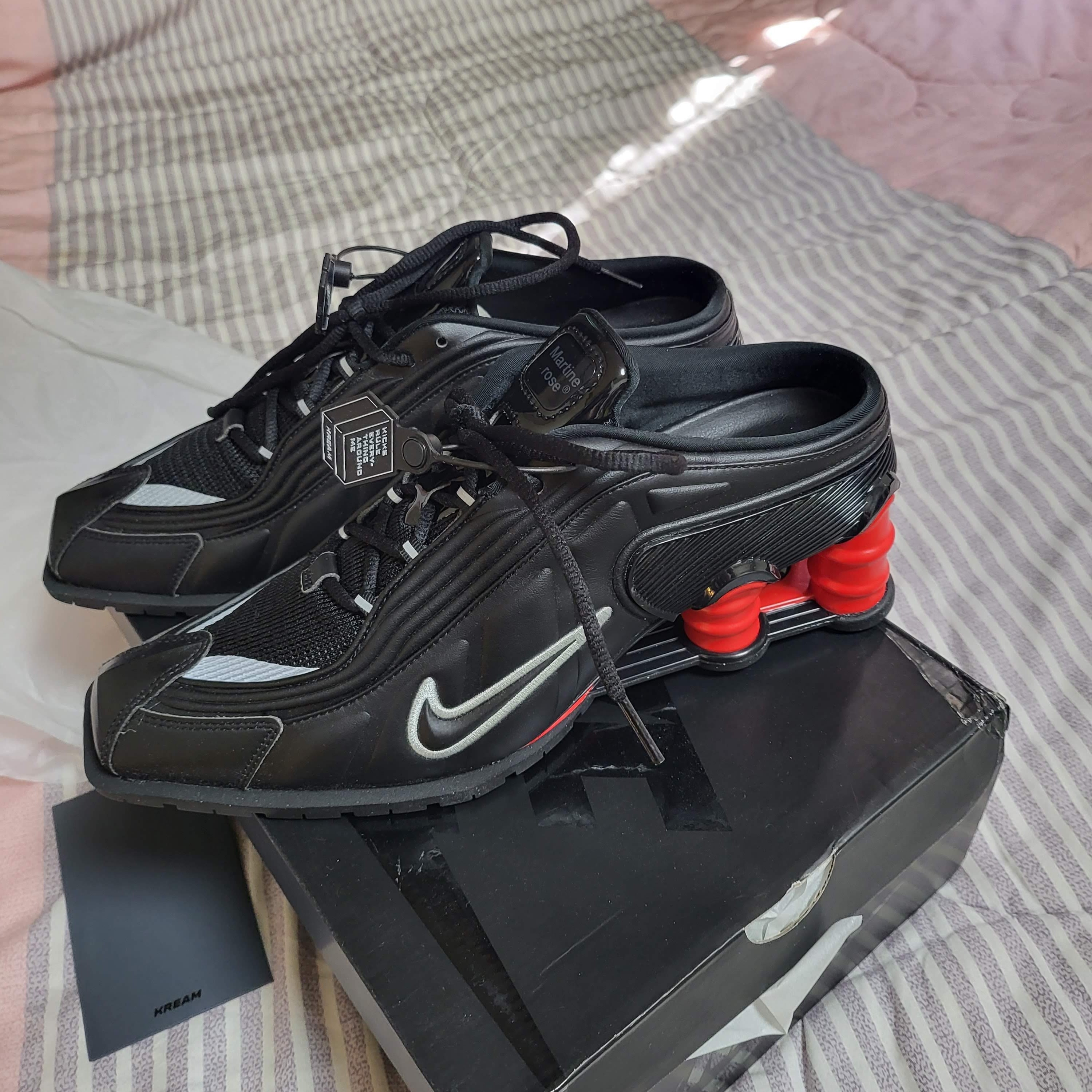 Nike x Martine Rose Shox MR4 Black 착용 스타일 - 1