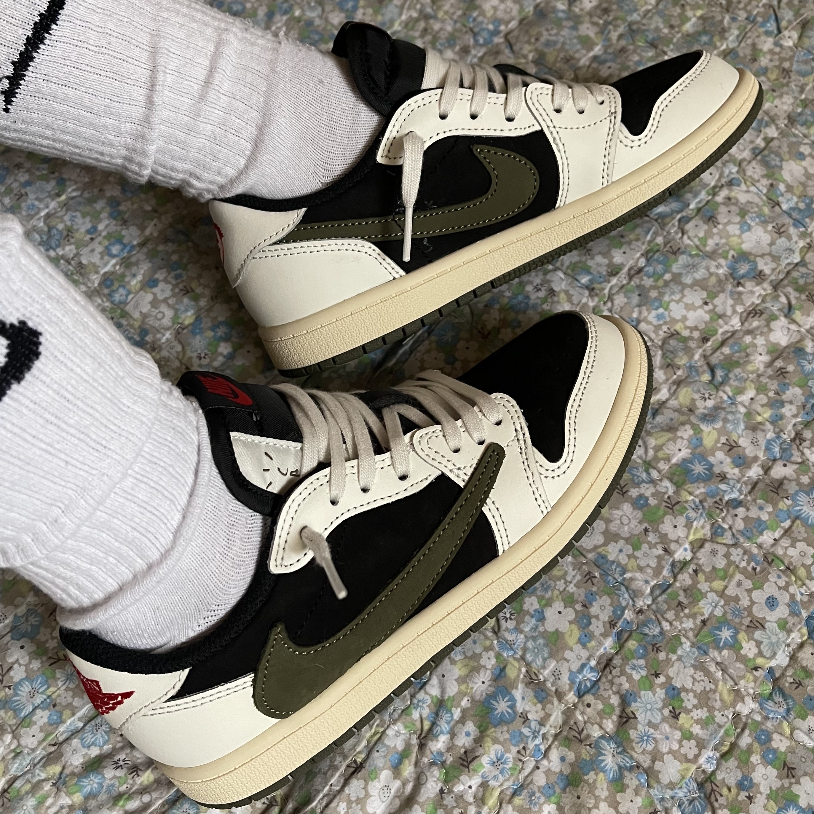 (PS) Jordan 1 x Travis Scott Retro Low OG SP Medium Olive 착용 스타일