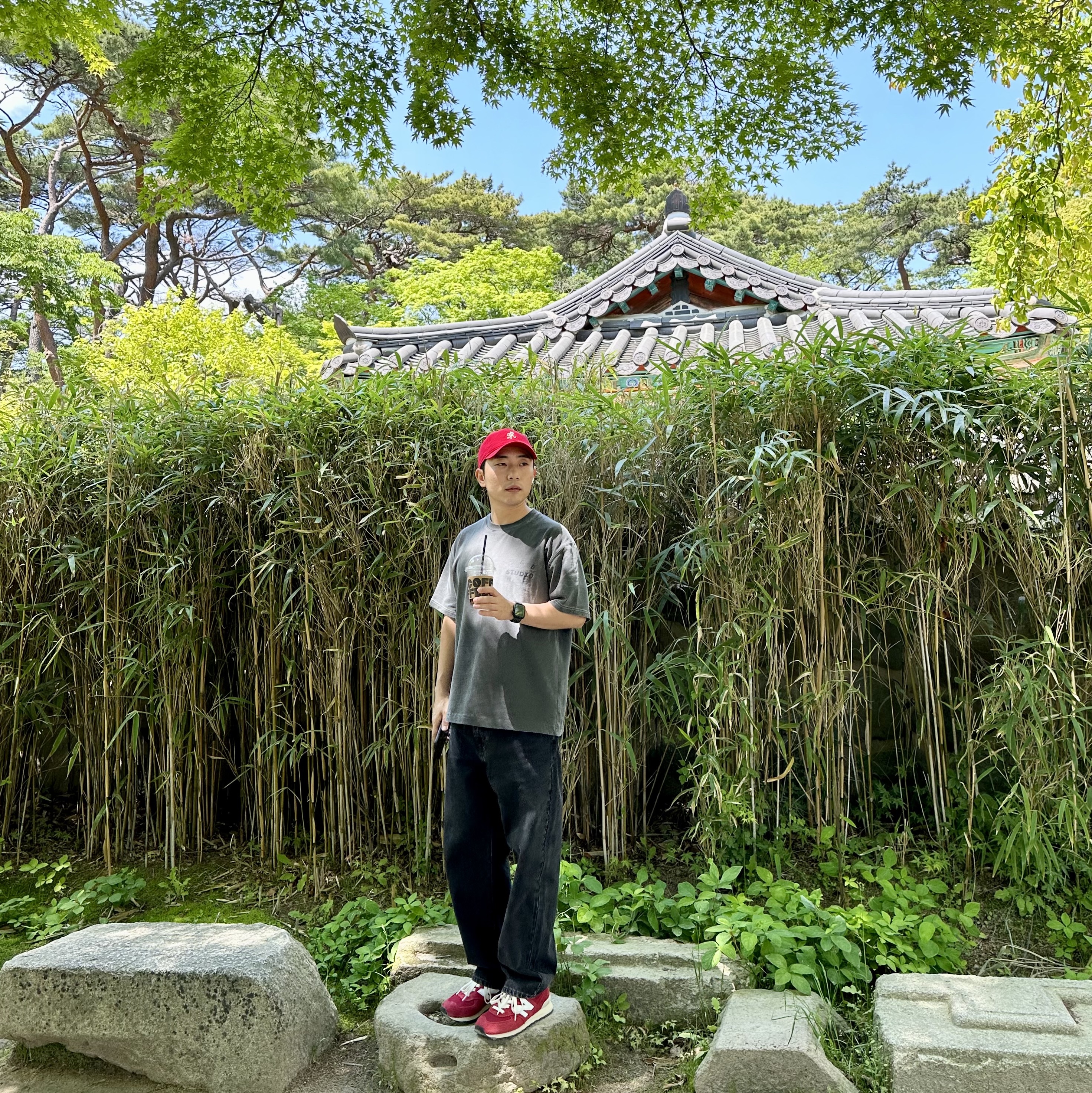IAB Studio Pigment T-Shirt Black, New Balance 574 Heritage Red 착용 스타일 - 2