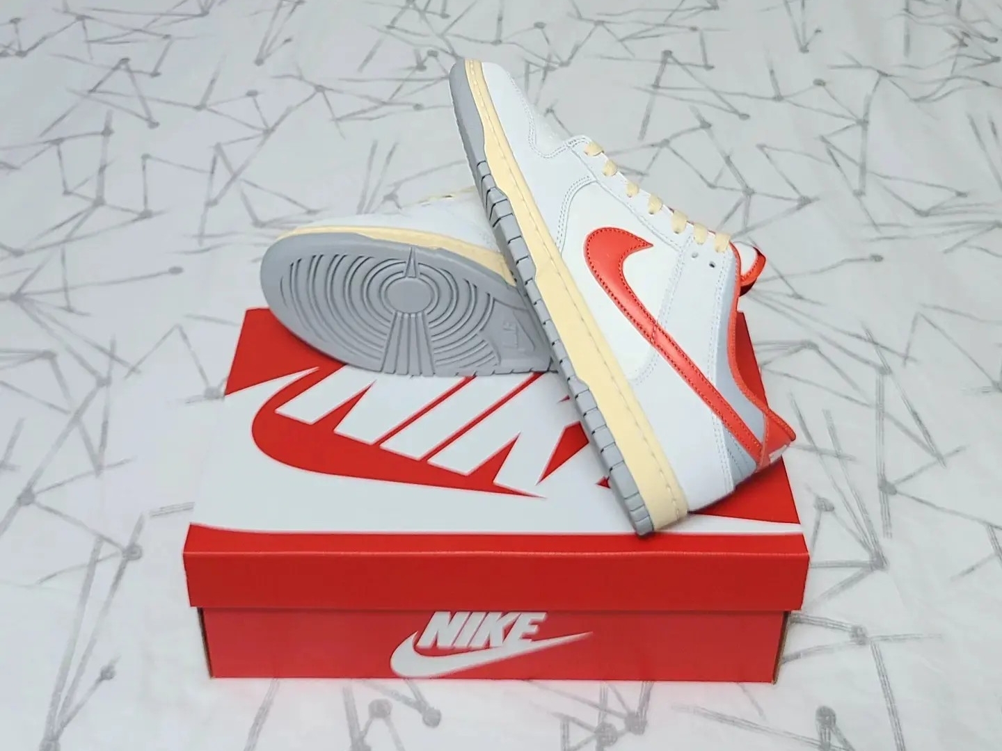 Nike Dunk Low Sail Picante Red 착용 스타일 - 4