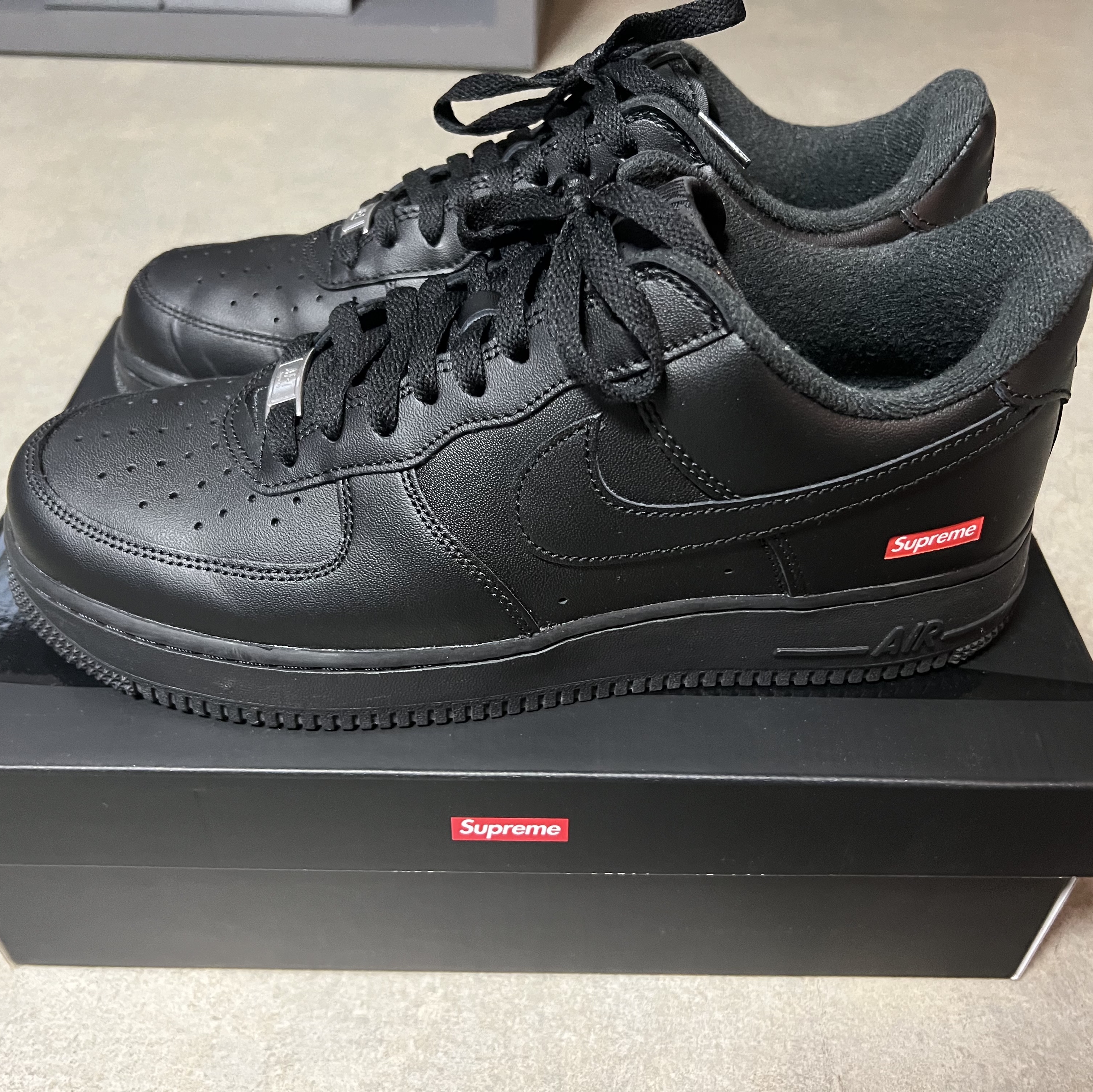 Nike x Supreme Air Force 1 Low Black 착용 스타일