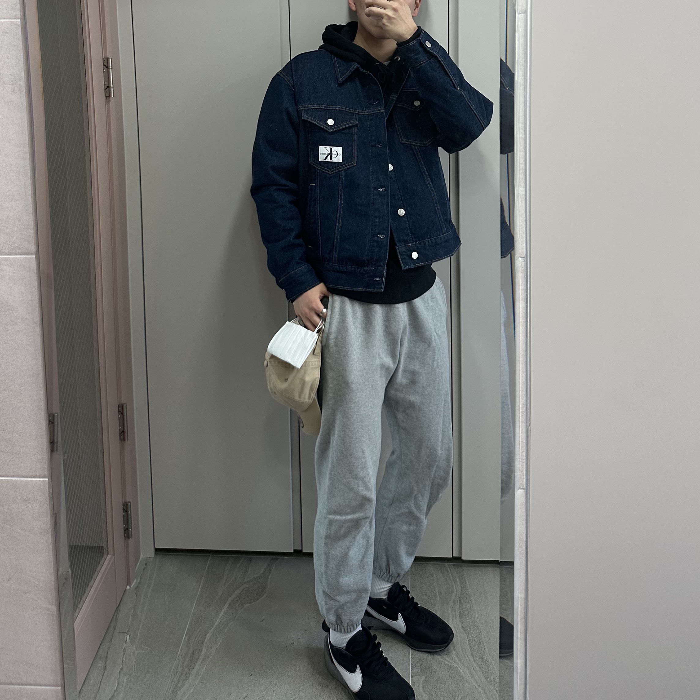 Nike Moon Racer Black Wolf Grey 착용 스타일