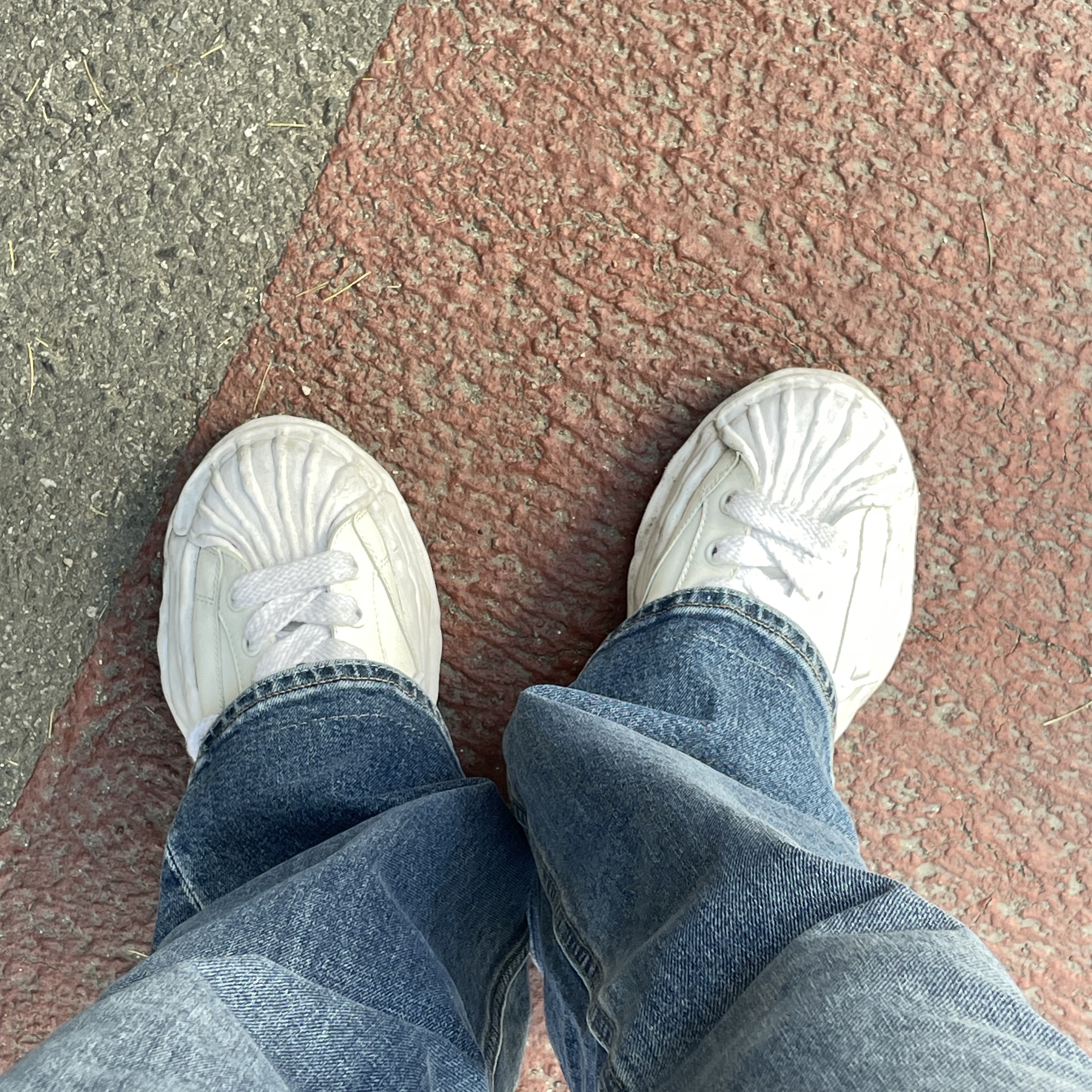 Maison Mihara Yasuhiro Blakey OG Sole Leather Low-top Sneakers White 착용 스타일