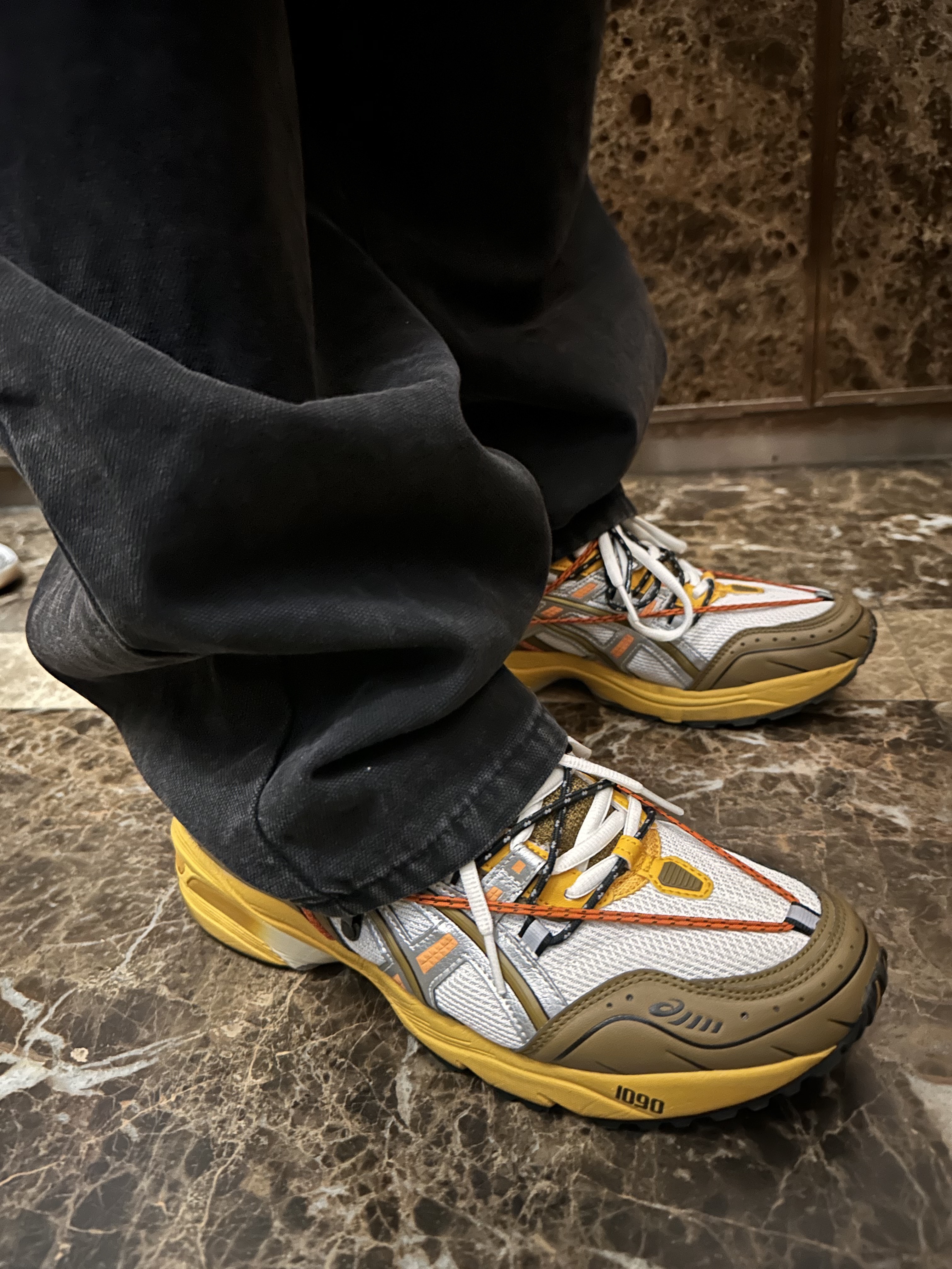 Asics x Andersson Bell Gel-1090 White Orange, Stussy Stock Low Pro Cap Black 착용 스타일 - 3