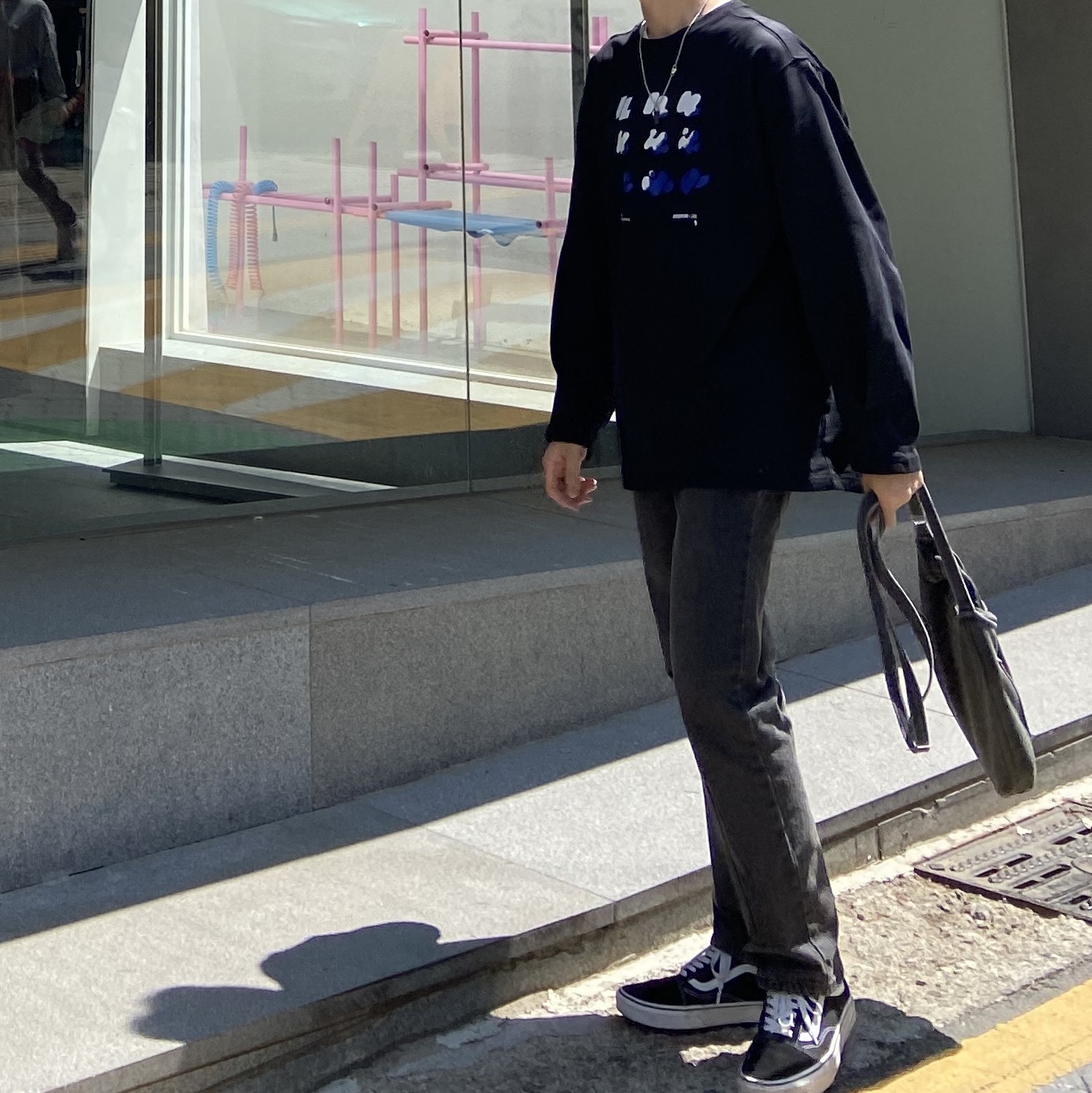Zara x Ader Error Graphic Long Sleeve T-Shirt Black, IAB Studio Pigment Bag Black 착용 스타일