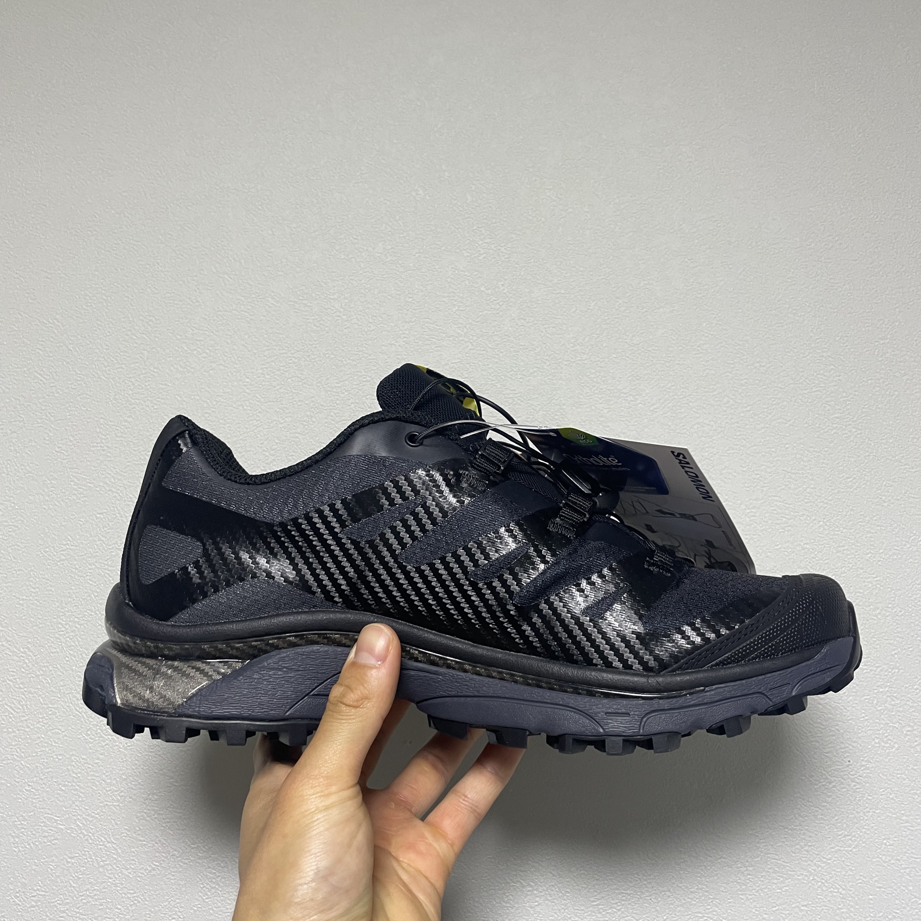 Salomon XT-4 Black Silver Metallic 착용 스타일 - 3