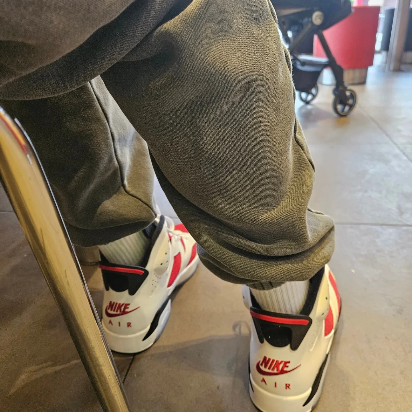 Jordan 6 Retro Carmine 2021 착용 스타일 - 3