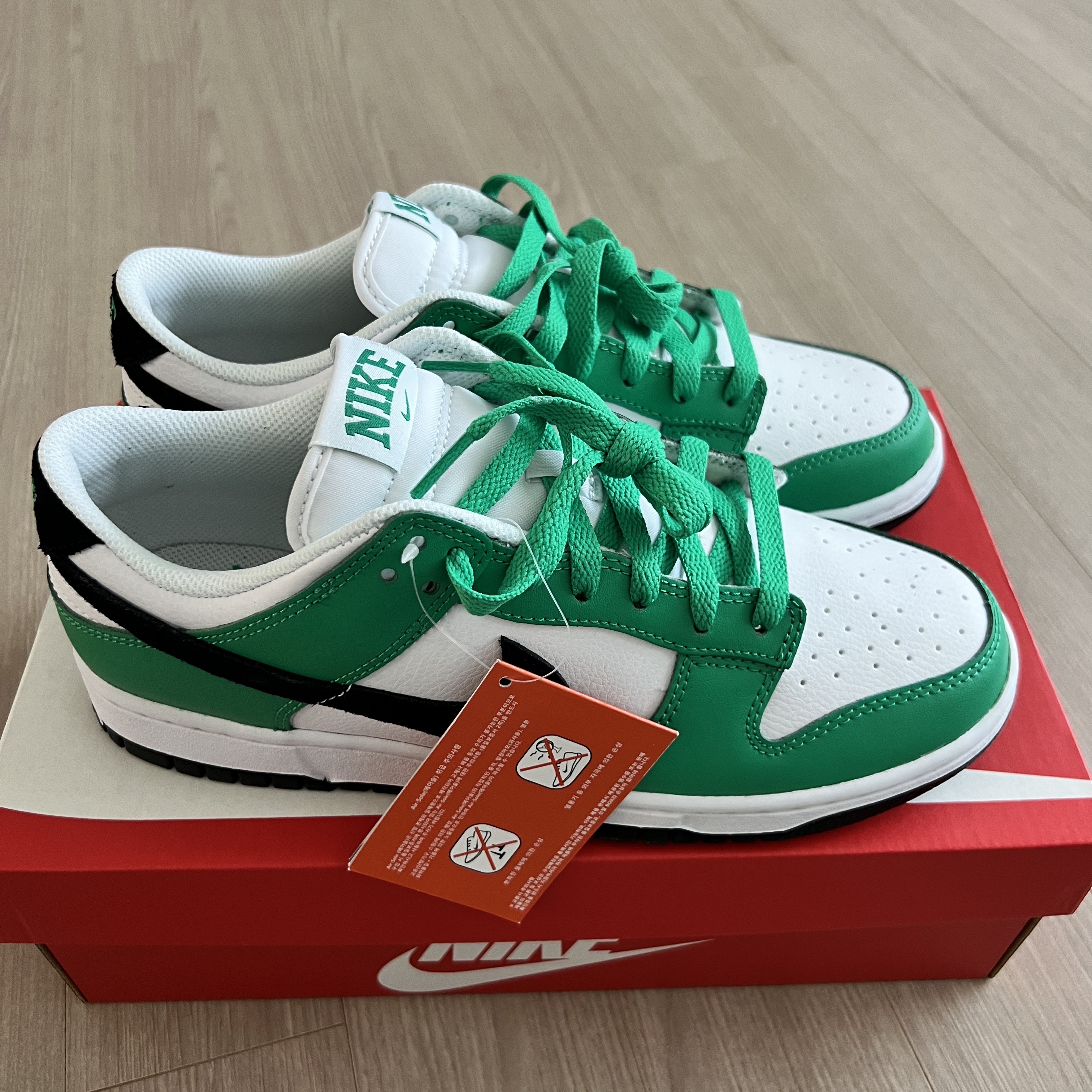Nike Dunk Low White Green 착용 스타일 - 3