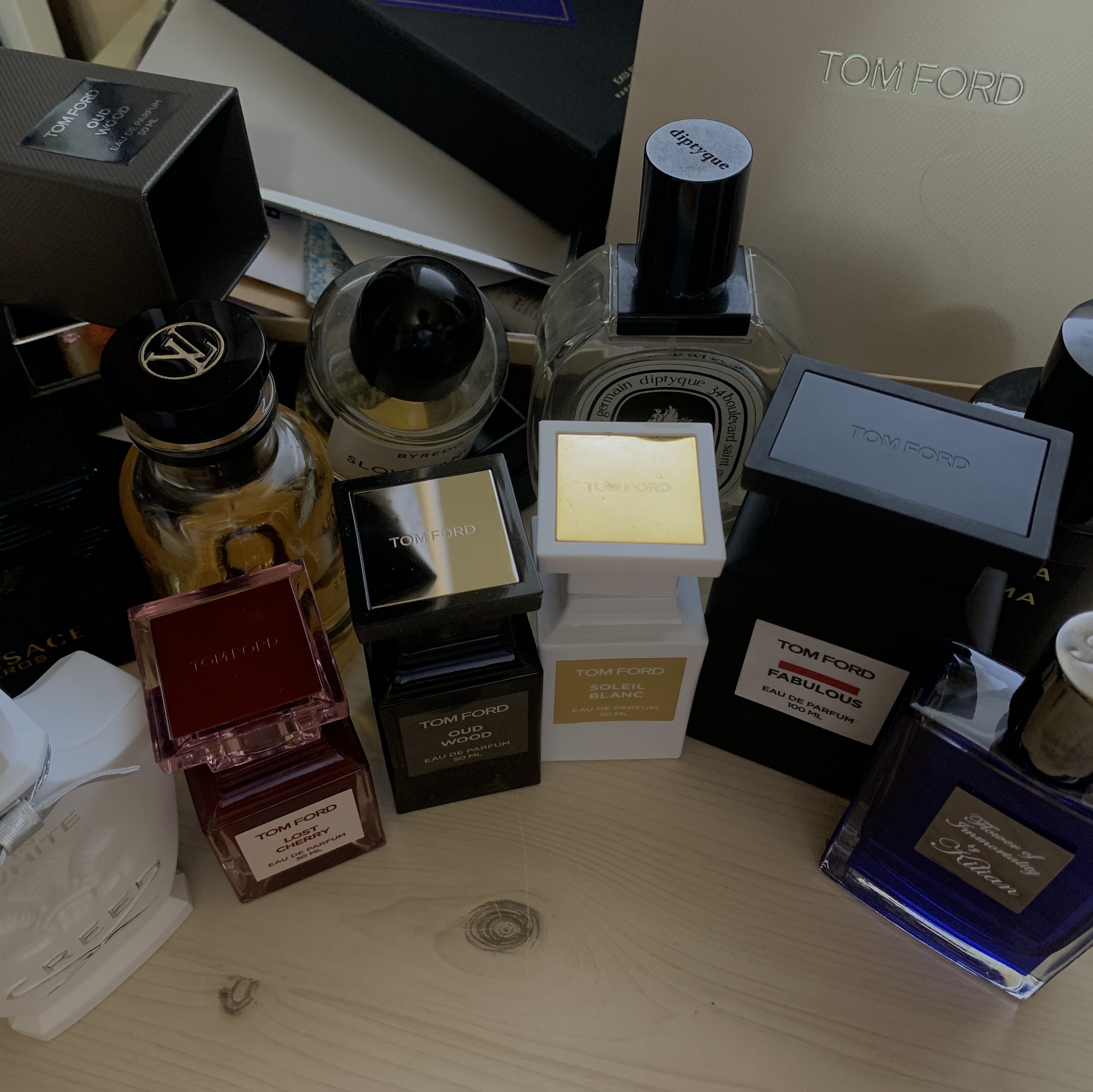 Tom Ford Oud Wood Eau De Parfum 50ml, Tom Ford Lost Cherry Eau De Parfum 30ml 착용 스타일