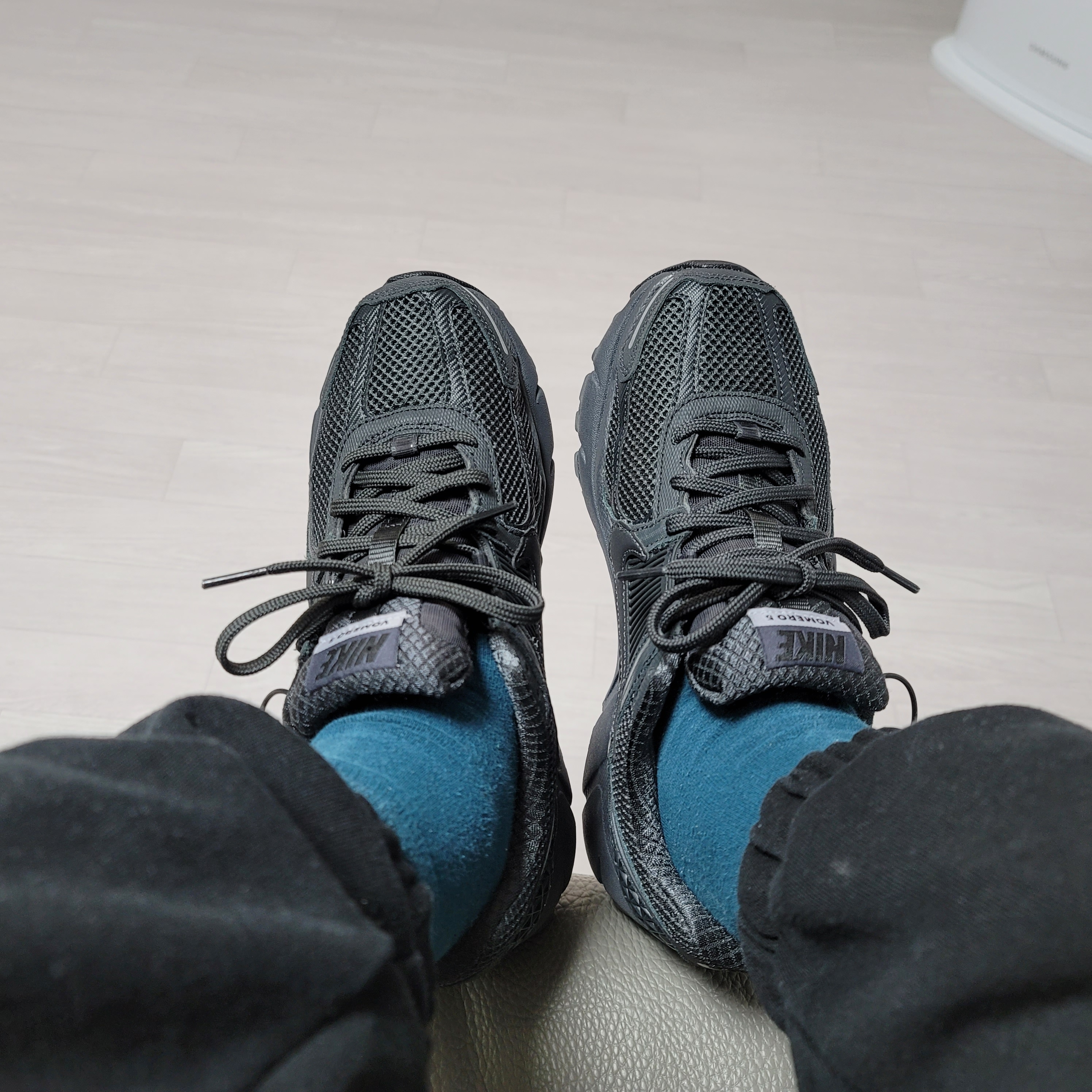 Nike Zoom Vomero 5 SP Anthracite 2023 착용 스타일 - 2