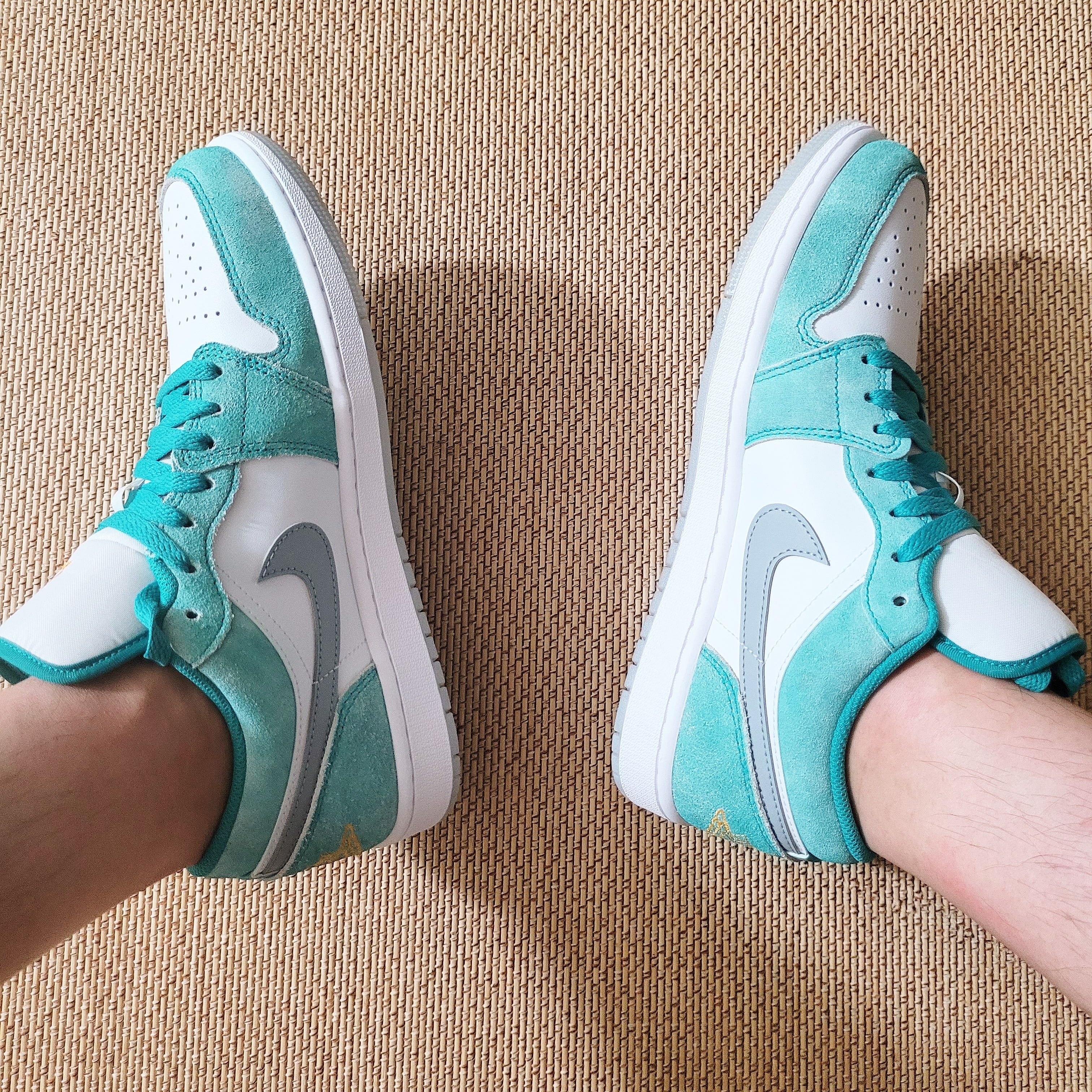 Jordan 1 Low SE New Emerald 착용 스타일