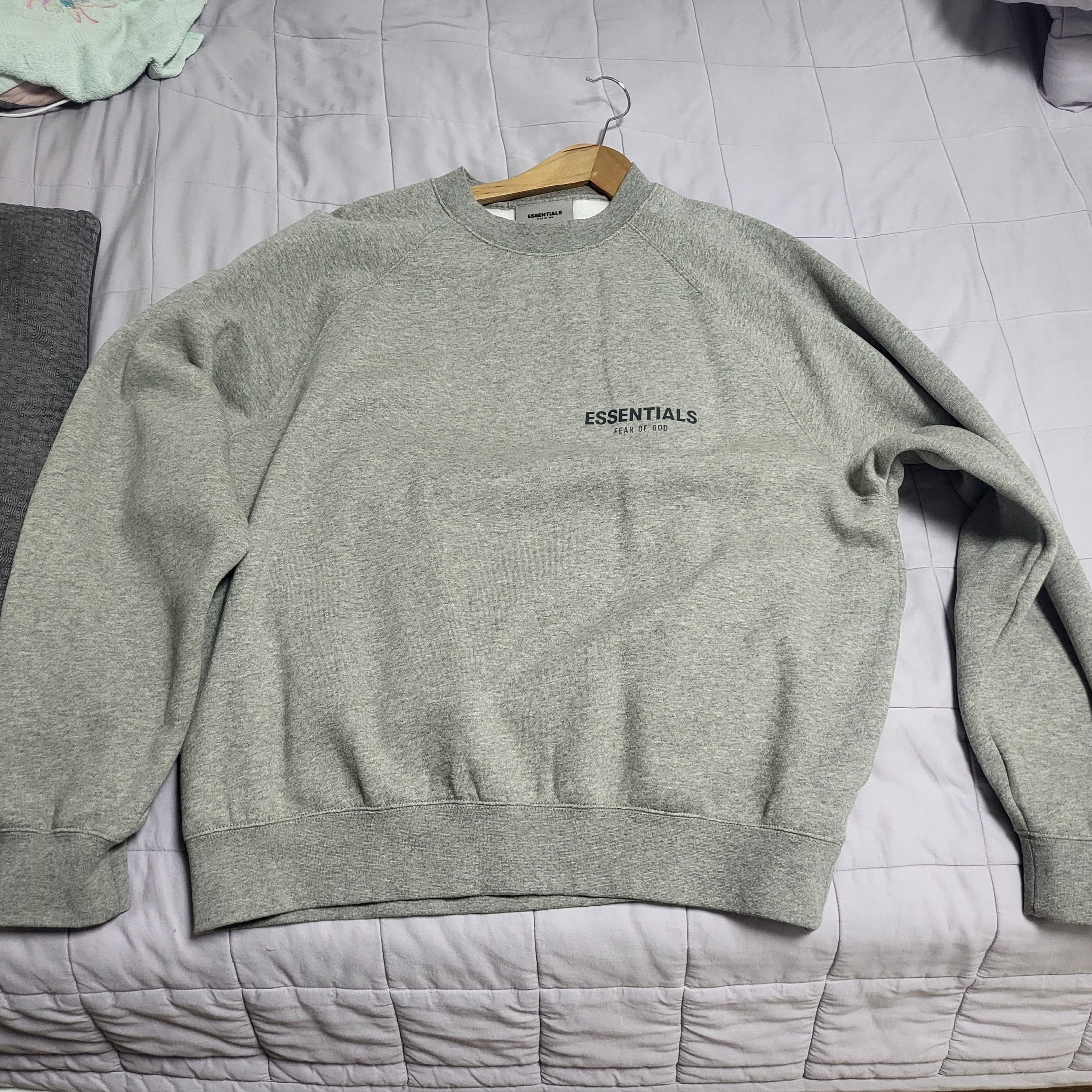 Essentials The Core Collection Pullover Crewneck Heather Oatmeal 착용 스타일