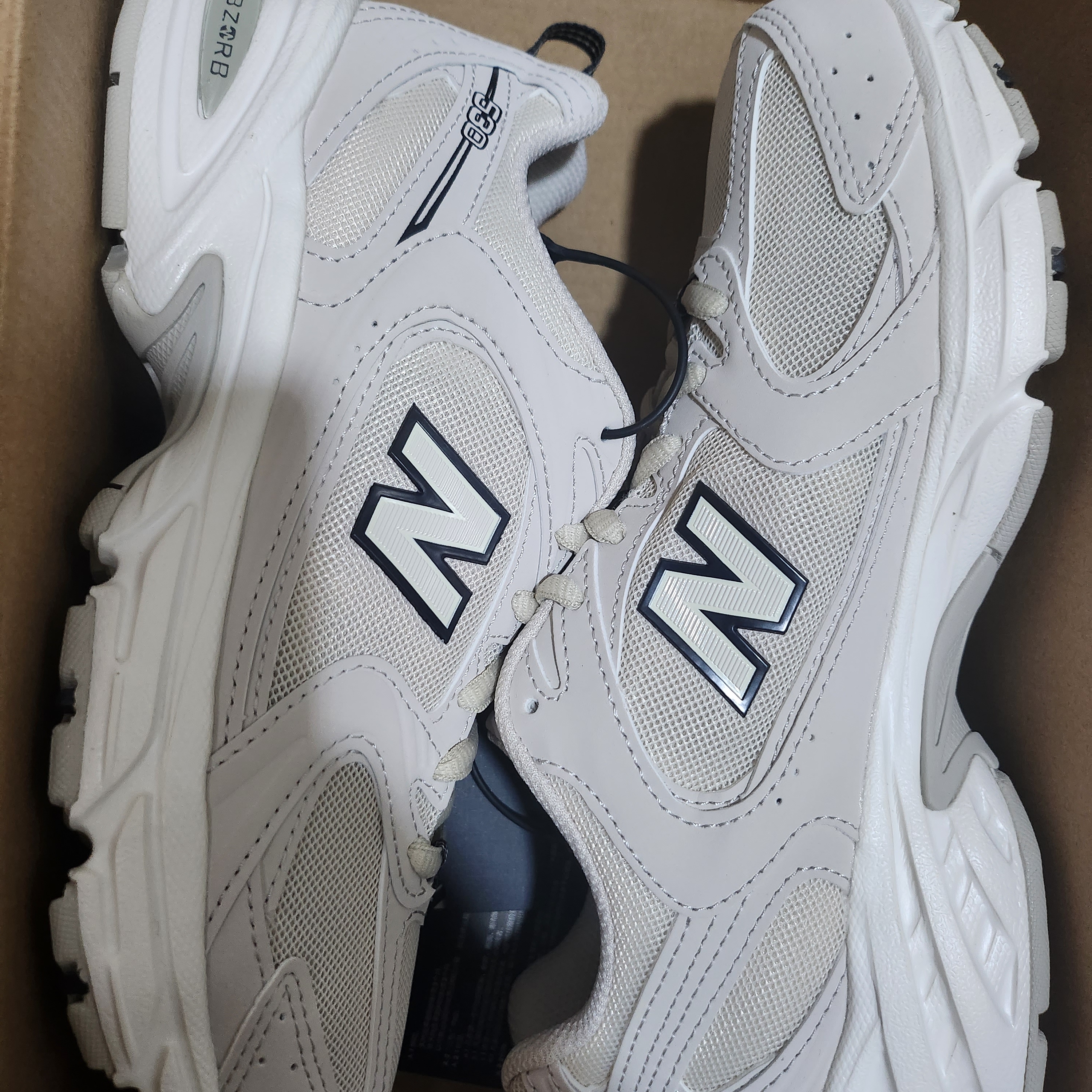 New Balance 530 Ivory 착용 스타일