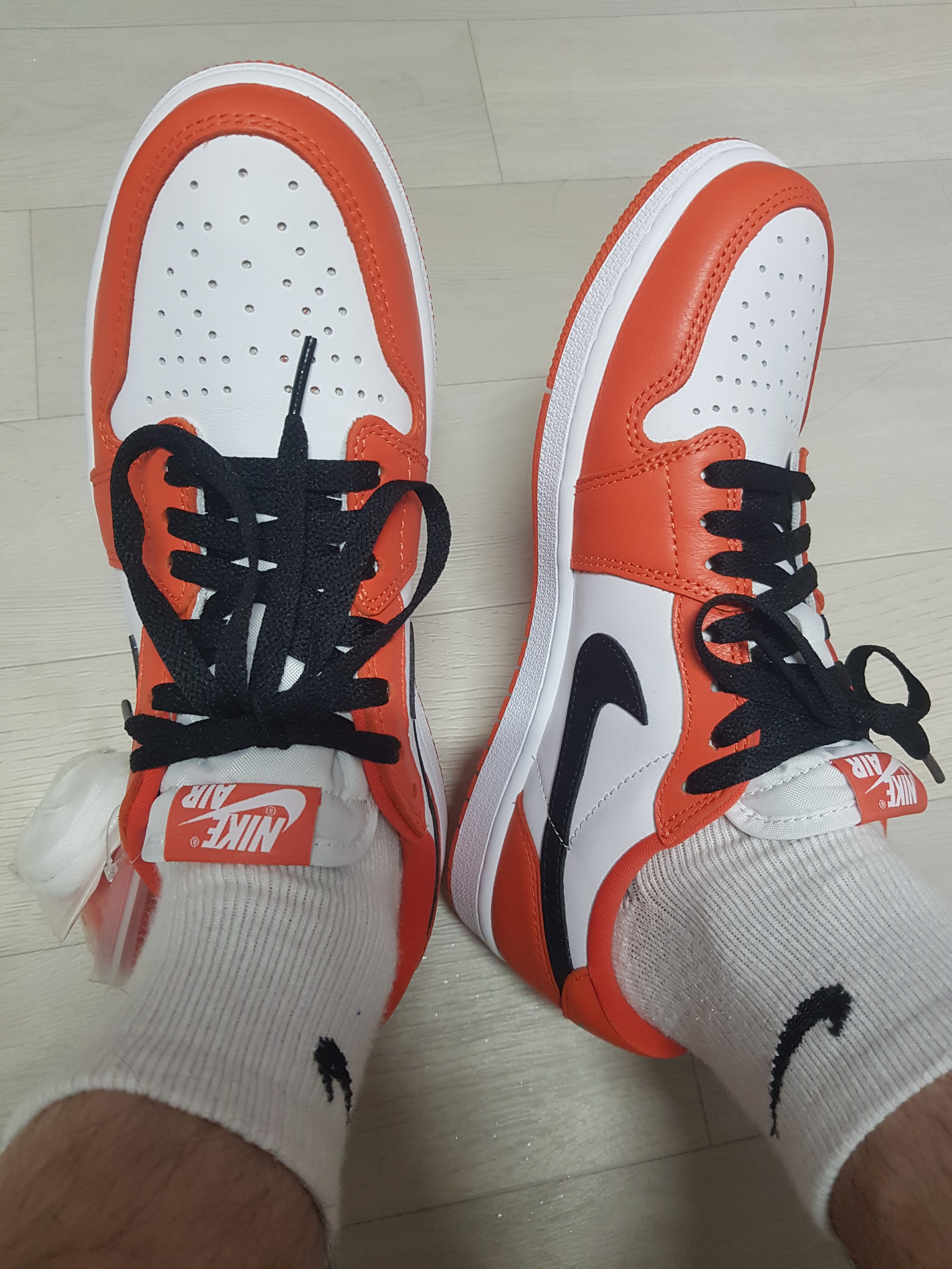 Jordan 1 Low OG Starfish 착용 스타일